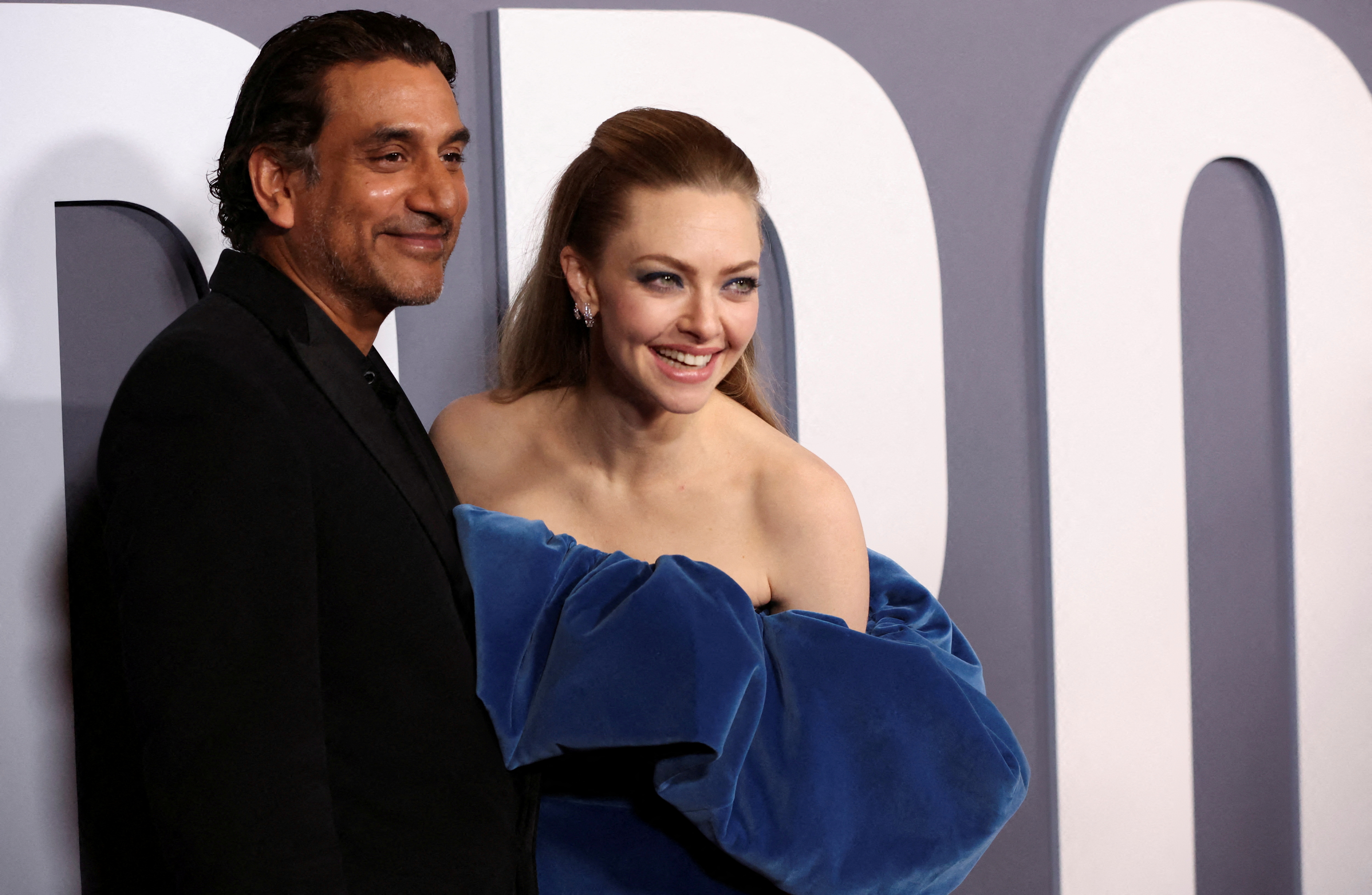 The protagonists of the series Amanda Seyfried and Naveen Andrews in Los Angeles (REUTERS).