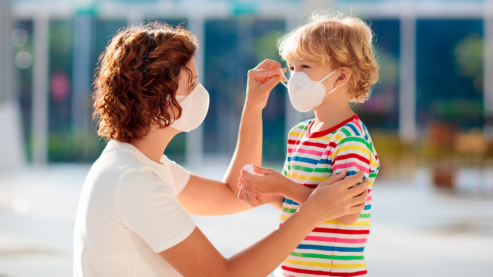 El número total de casos de COVID-19 en niños supera los 3,34 millones, y eso representa el 13,3% de los contagios entre todas las edades en los Estados Unidos (Shutterstock)