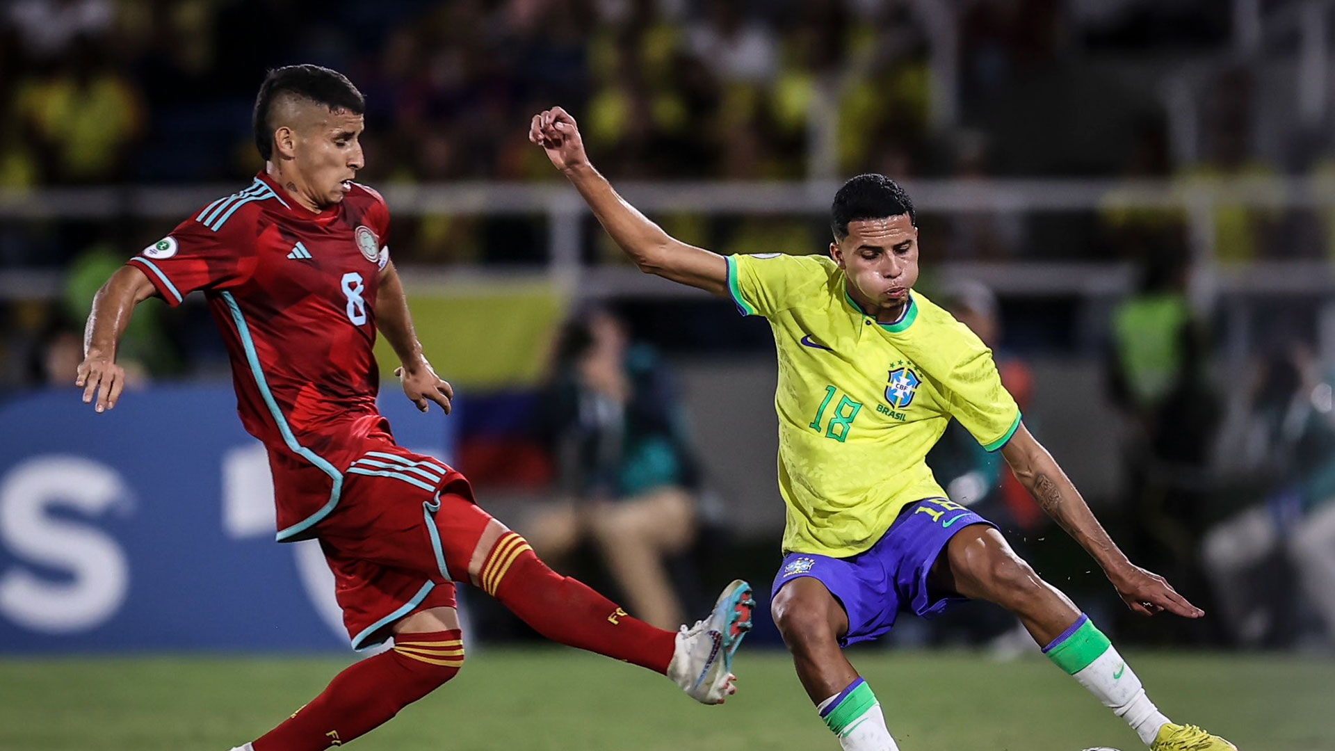 Un golazo, polémicas y pierna fuerte: así fue el electrizante empate entre Brasil y Colombia que benefició a la Argentina