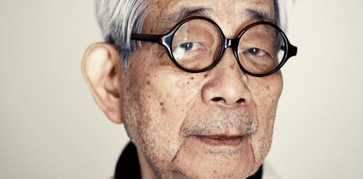 El escritor japonés llega a los 88 años de edad y se mantiene como una de las voces más importantes de la literatura asiática en la segunda mitad del siglo XX y lo que va del XXI. (Télérama)