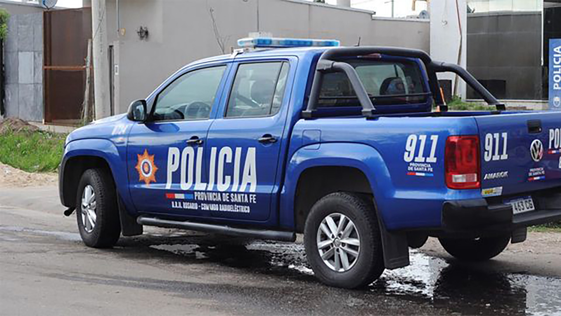 Sicarios a bordo de una moto balearon el frente de una vivienda y mataron a un joven de 18 años en Rosario