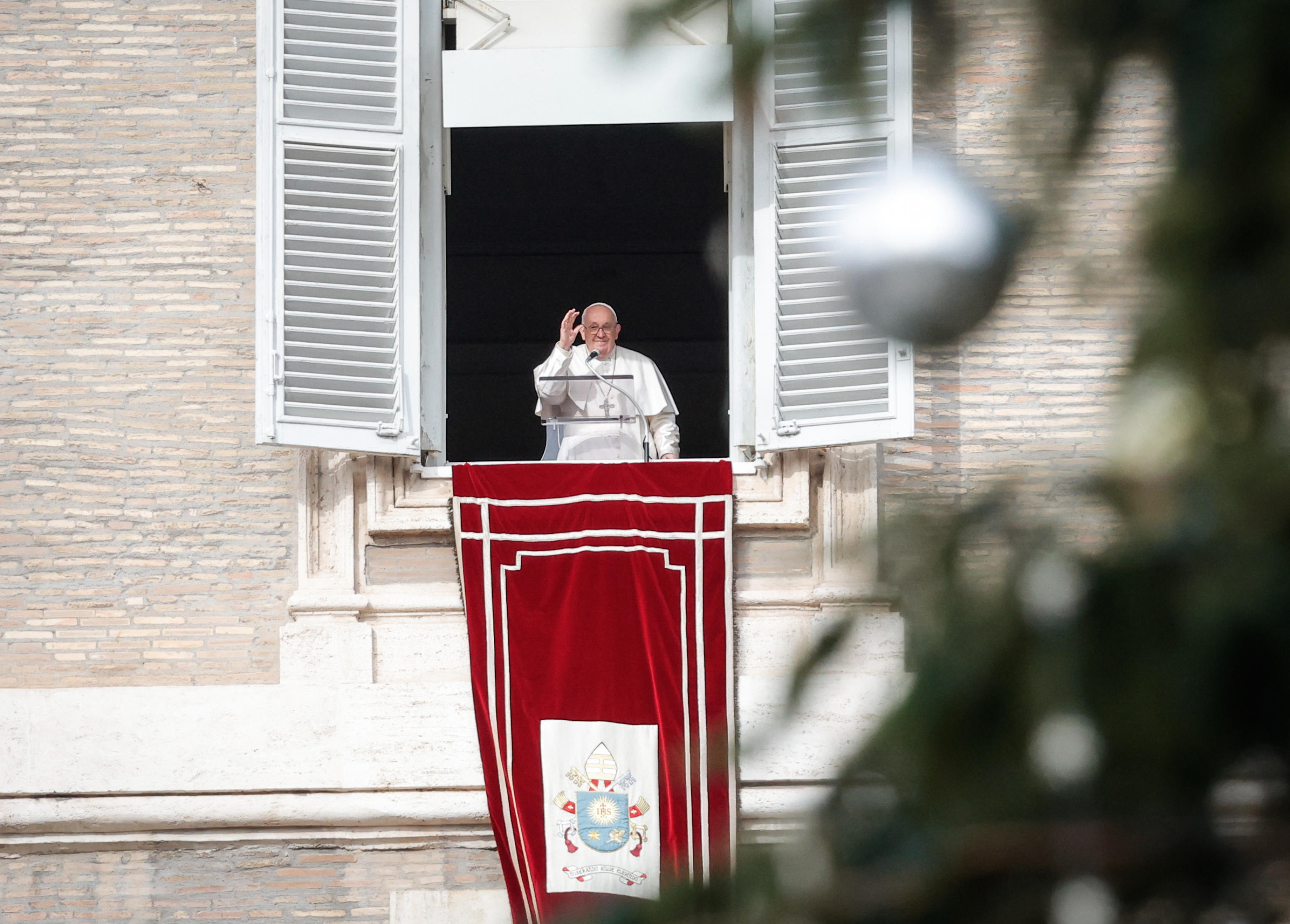 El Vaticano respondió a las críticas y aclaró que no cambió su doctrina pese al anuncio de bendiciones a parejas homosexuales