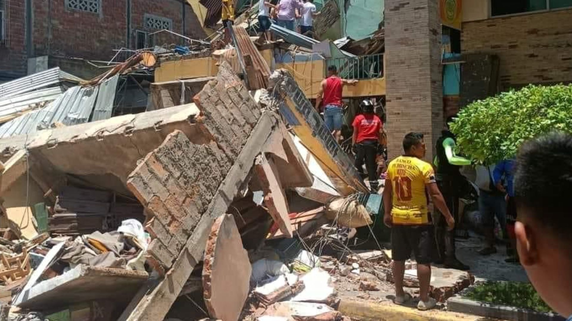 El sismo también causó daños en la zona de Tumes, en Perú.
