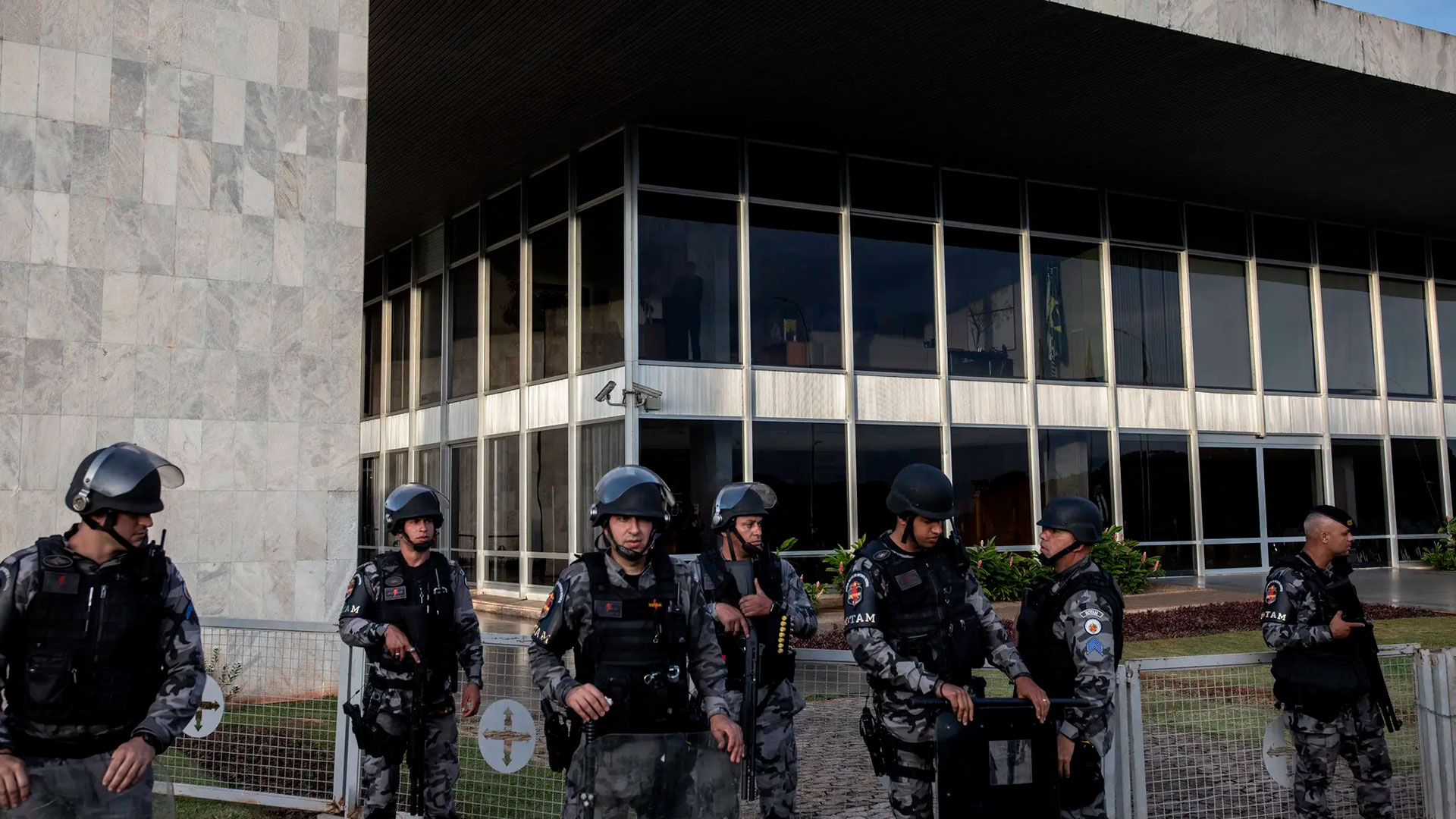 Lula renovó las cúpulas de la Policía Federal de 18 estados y otros 25 mandos a nivel regional (Nytimes)