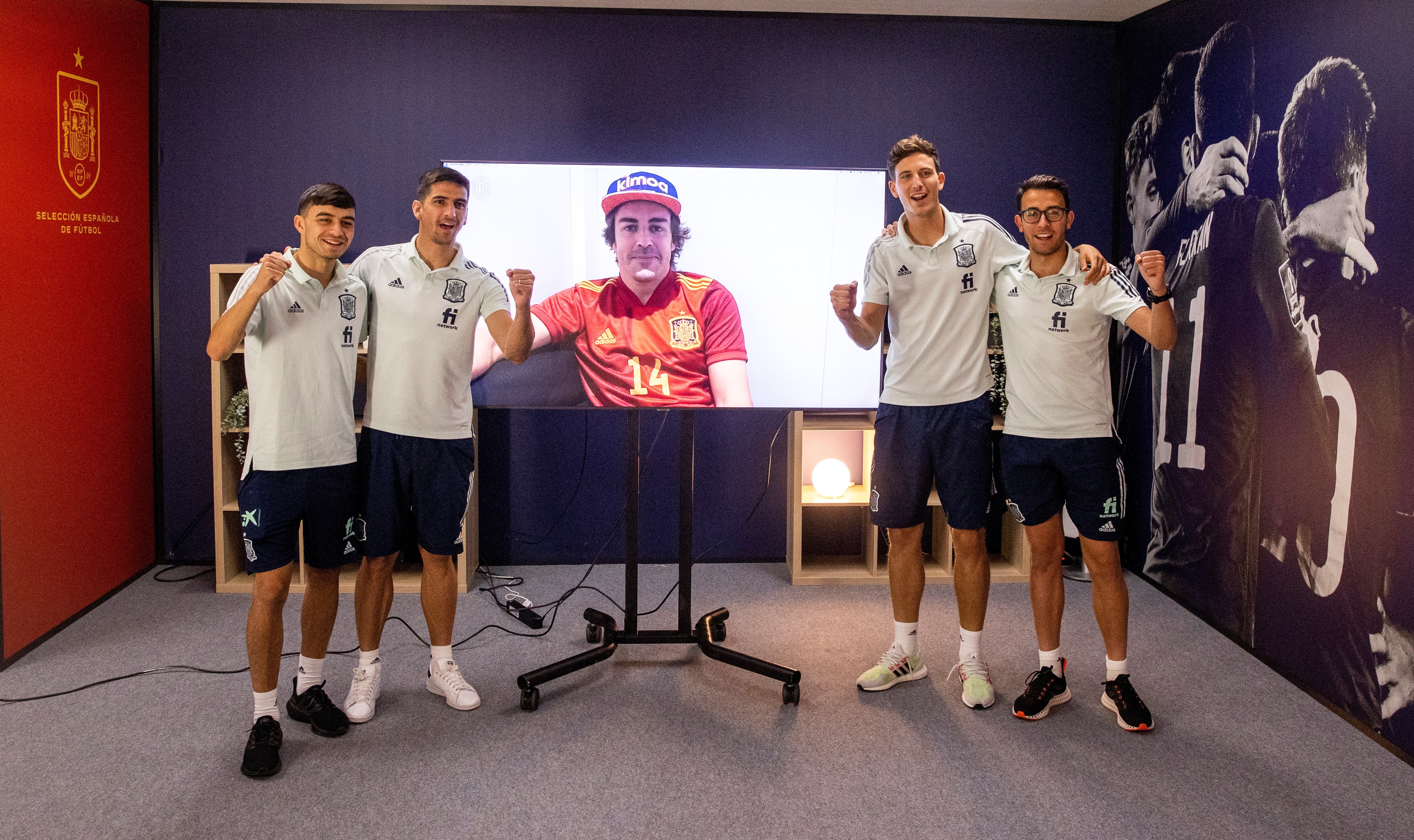 neumático galería leyendo Fernando Alonso manda un vídeo de apoyo a la selección española de fútbol -  Infobae