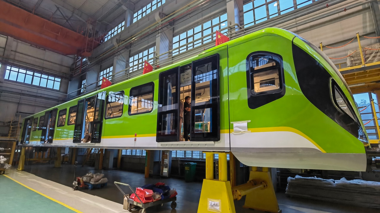 Inicia la operación para recibir el primer vagón del Metro de Bogotá desde China