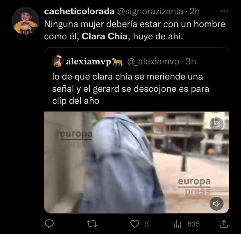 Clara Chía es tendencia en redes sociales por el fuerte golpe que se propinó intentando huir de los reporteros en Barcelona acompañada de su novio Gerard Piqué. @signorazizania/Twitter