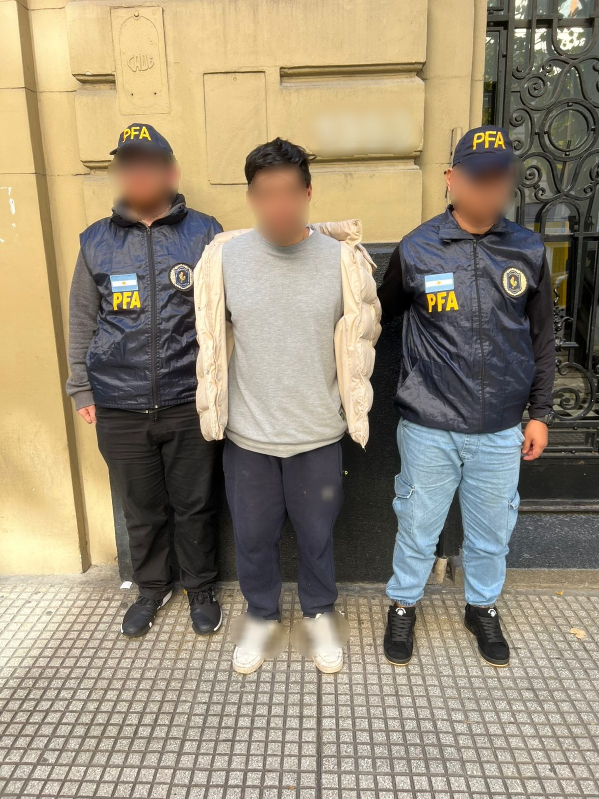 Rob&oacute; dos veces el mismo local, se fug&oacute; de la c&aacute;rcel y cay&oacute; cuando fue a buscar su certificado de antecedentes penales