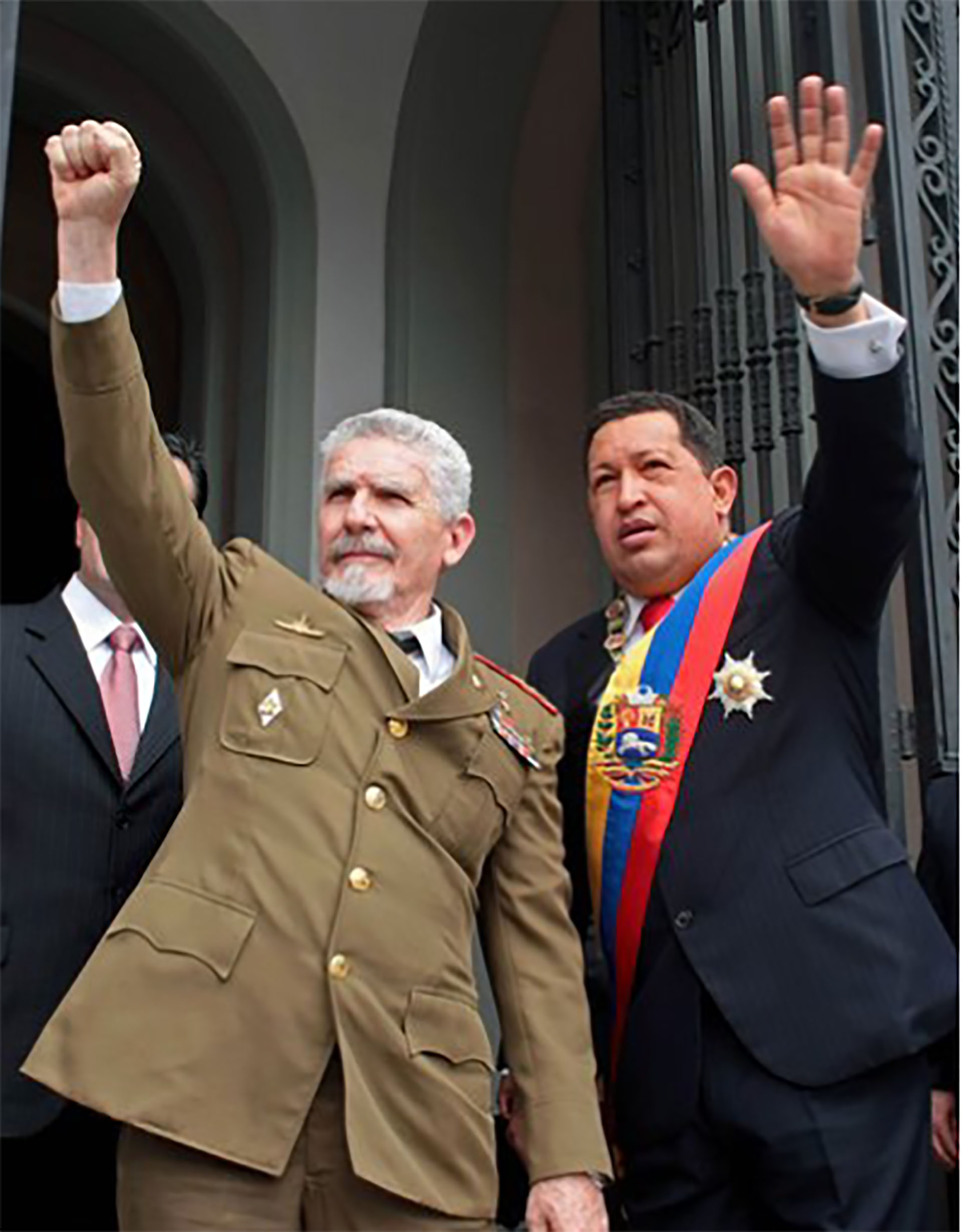 Comandante de la Revolución Ramiro Valdés y el presidente Chávez.