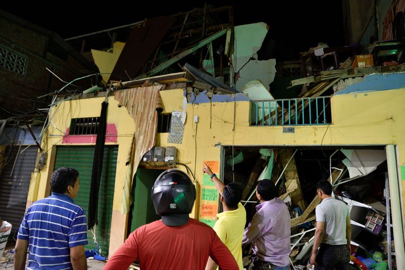 Guillermo Lasso modificó un decreto para que los damnificados del terremoto en Ecuador puedan acceder a bonos