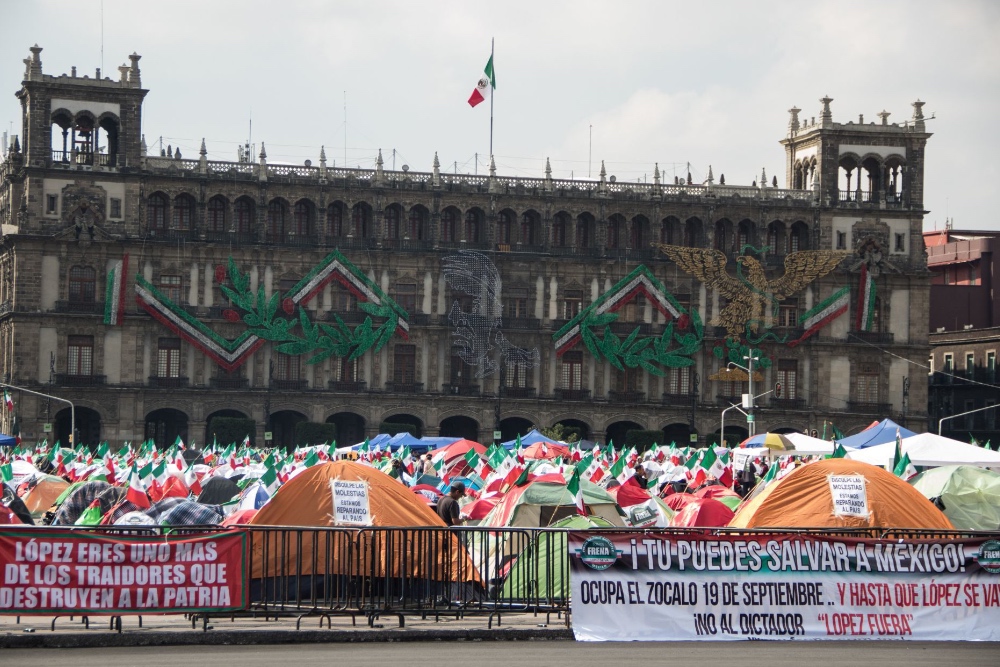 El líder de FRENAAA dijo que irse del Zócalo fue como perder una batalla, pero simbólica, pues reconoció que no mantuvieron en esa plaza a miles de personas (Foto: Cuartoscuro)