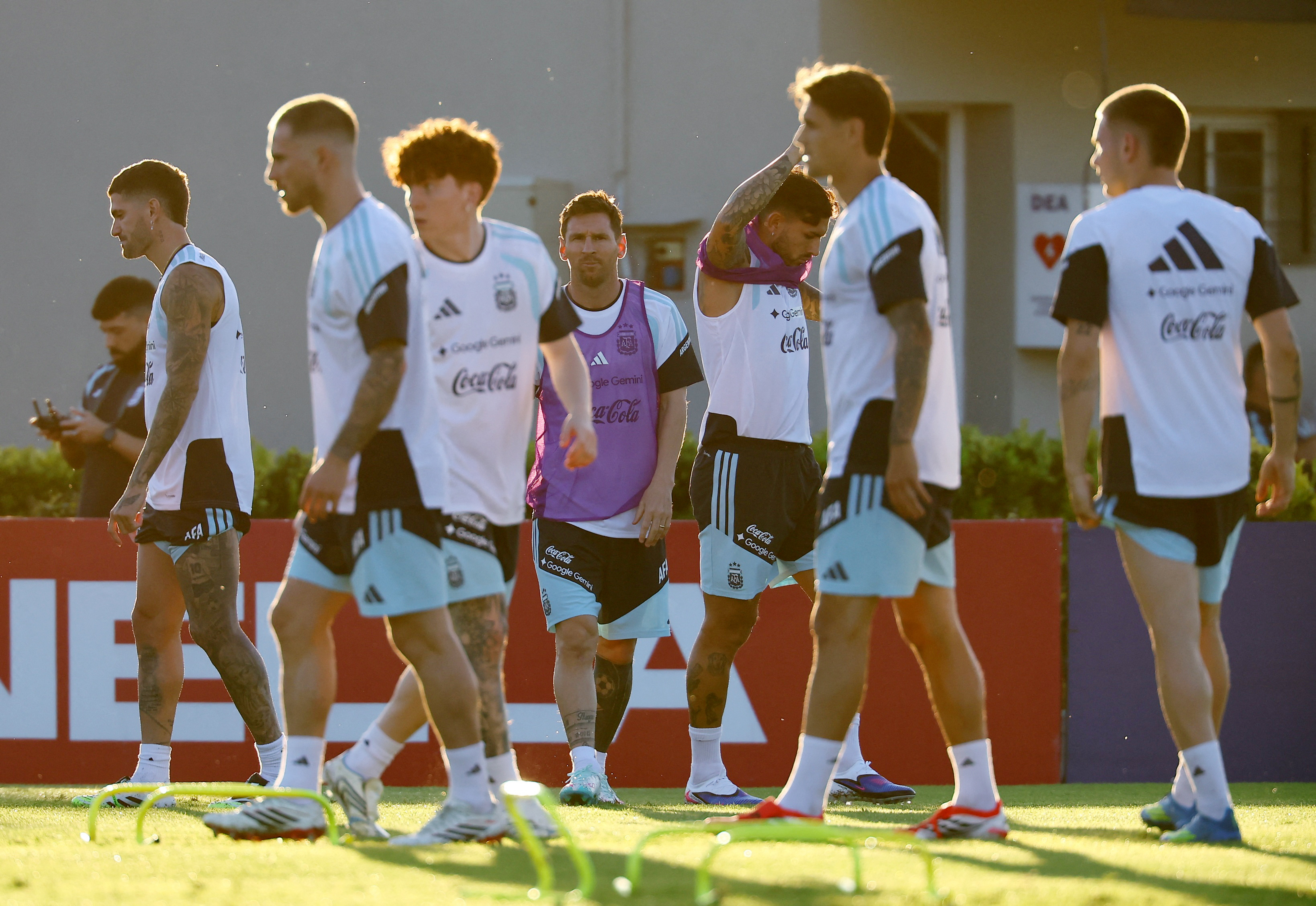 La respuesta de Cucurella a Enzo Fern&aacute;ndez sobre si ten&iacute;a 