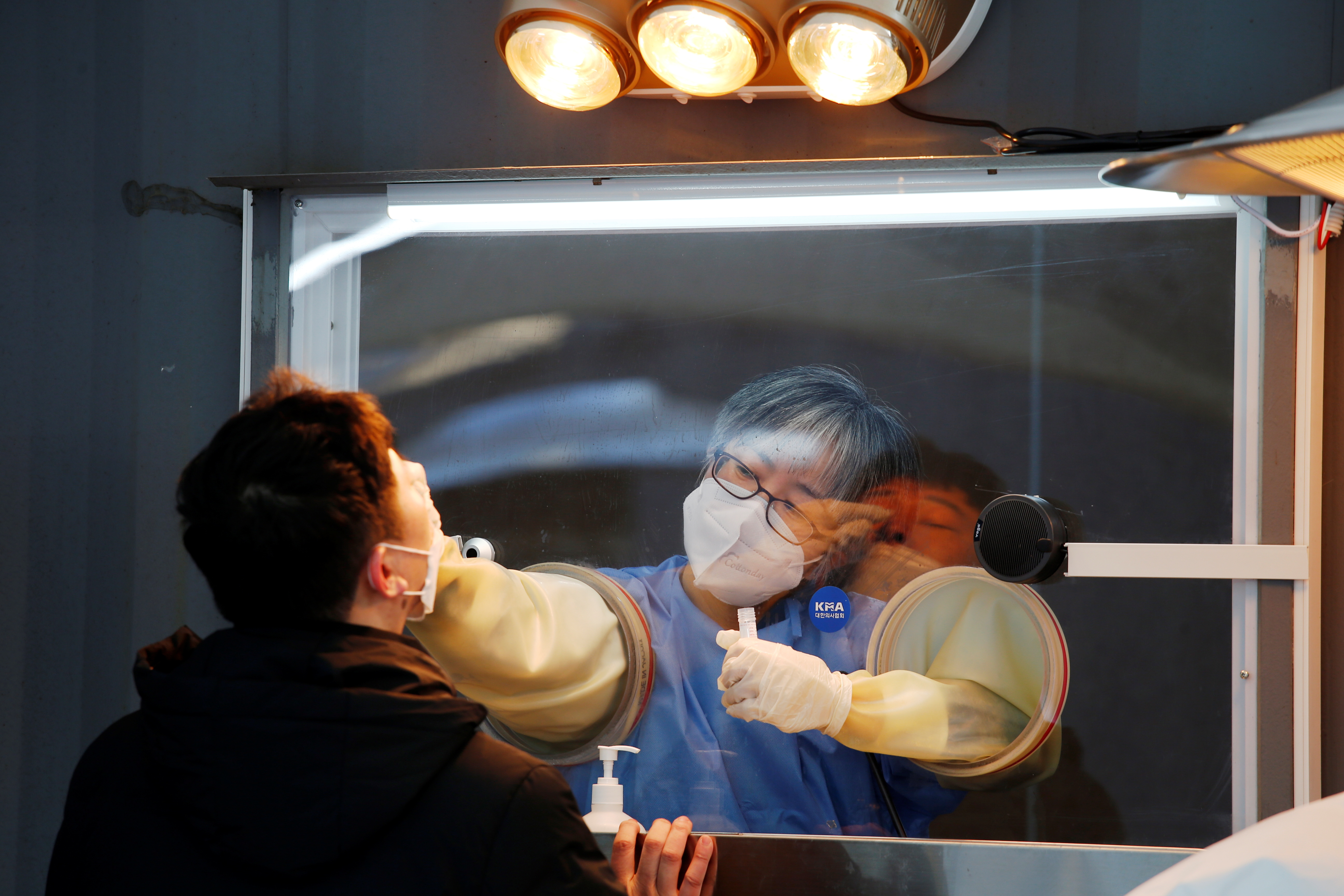 Corea del Sur fue el país con el mejor plan de pruebas y localización de contactos estrechos de coronavirus (REUTERS/Heo Ran)