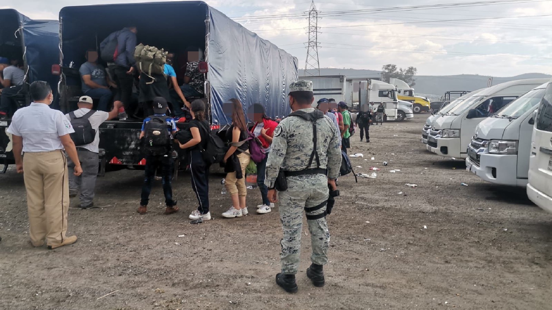 Histórico Aseguramiento En La Puebla Orizaba 330 Migrantes Centroamericanos Viajaban En 13 4021