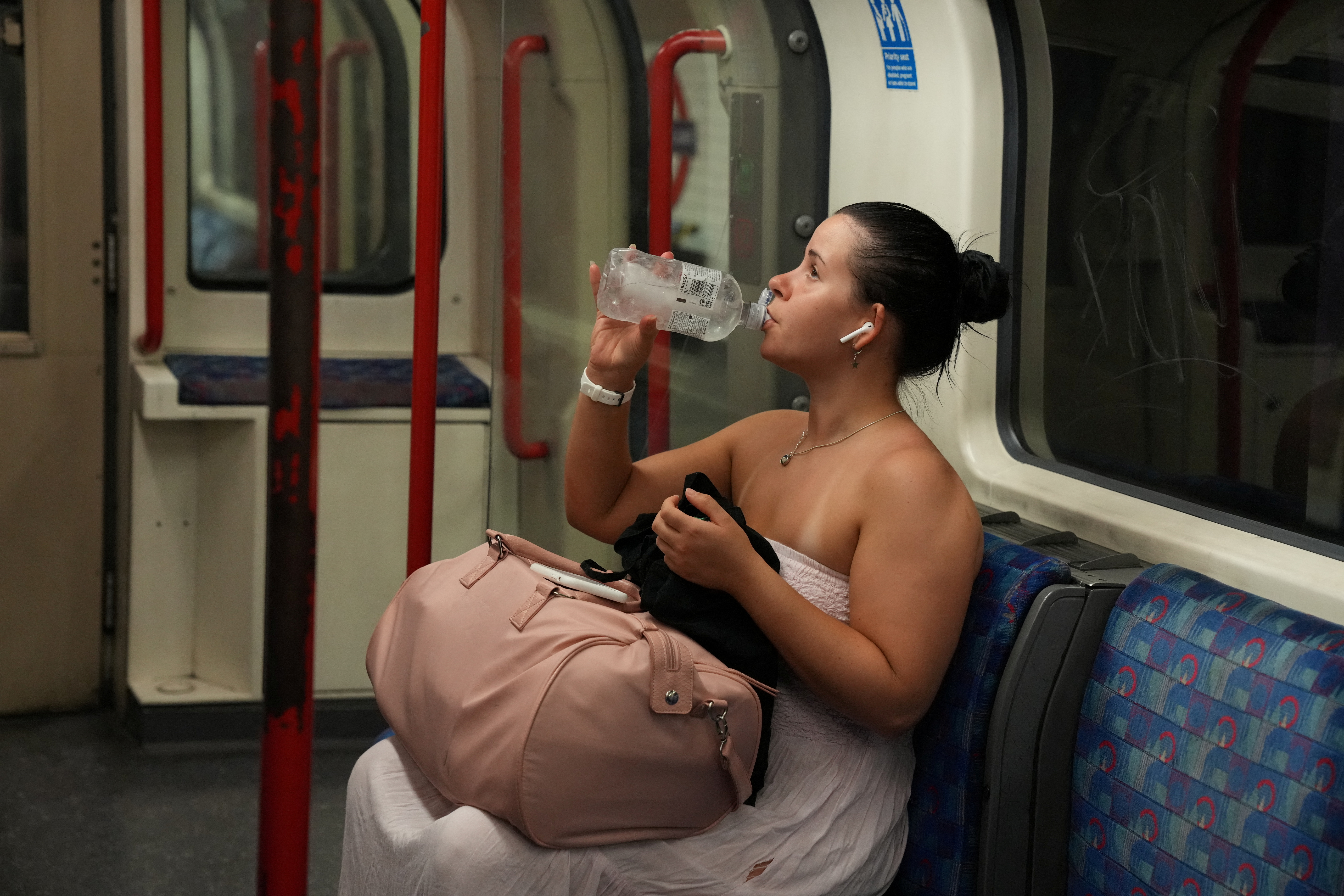 El mercurio en Reino Unido podría superar el martes los 40 ºC por primera vez en su historia. La temperatura más alta registrada es de 38,7 ºC, el 25 de julio de 2019 (REUTERS/Maja Smiejkowska)