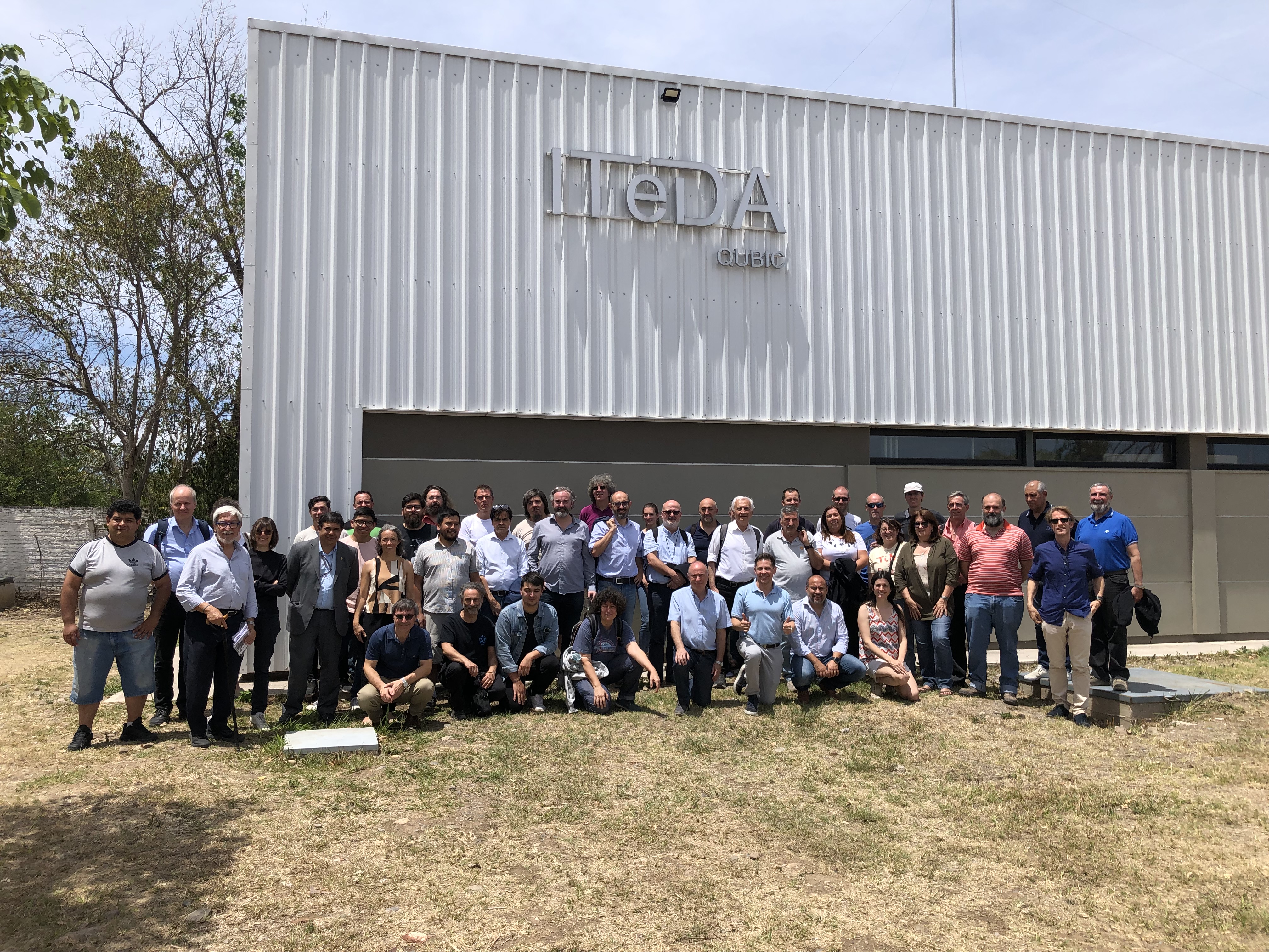 El equipo de científicos en el laboratorio de integración de ITeDA, en Salta