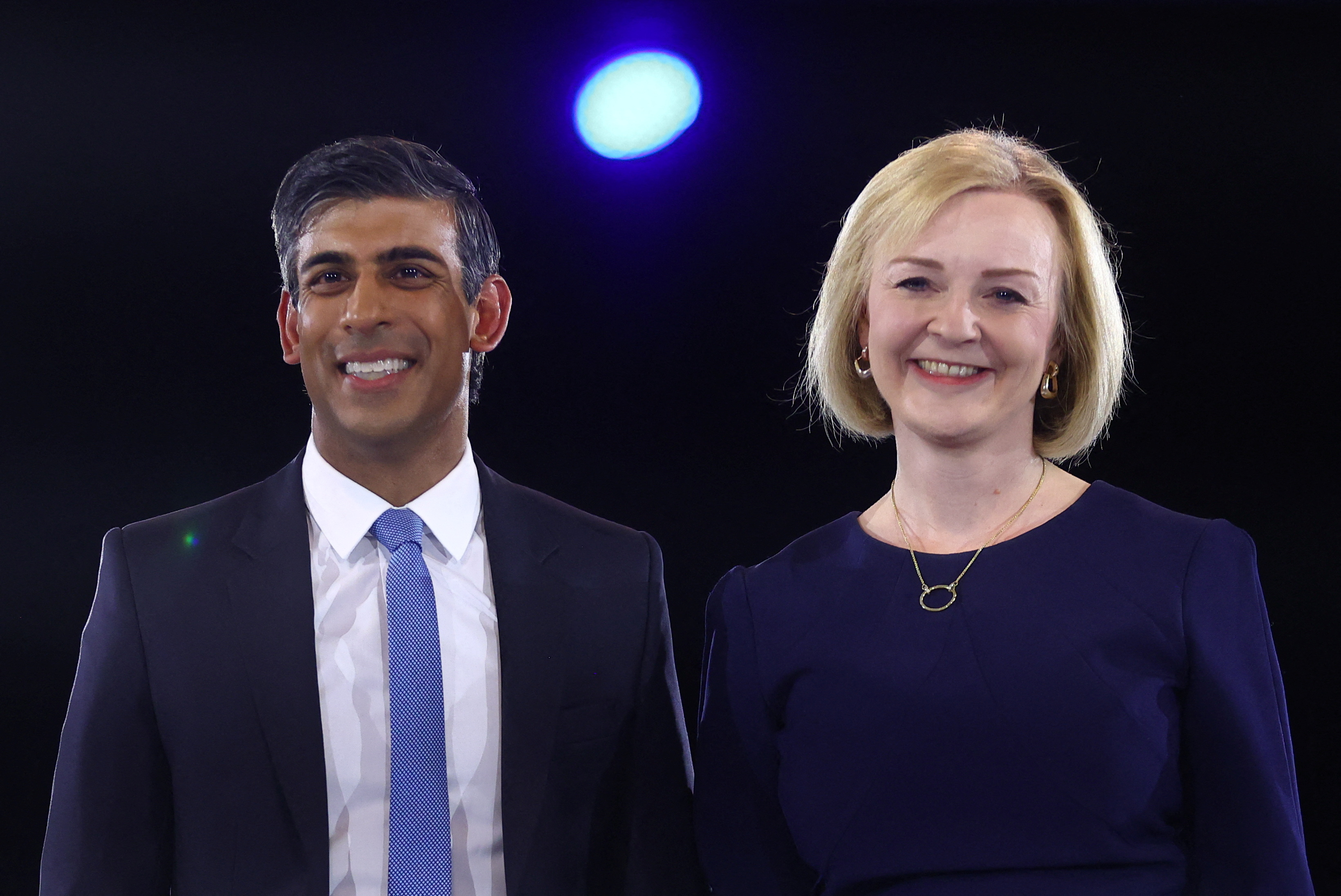 Los candidatos Liz Truss y Rishi Sunak asisten a un acto electoral, como parte de la campaña de liderazgo del Partido Conservador, en Londres, Gran Bretaña, el 31 de agosto de 2022. REUTERS/Hannah McKay