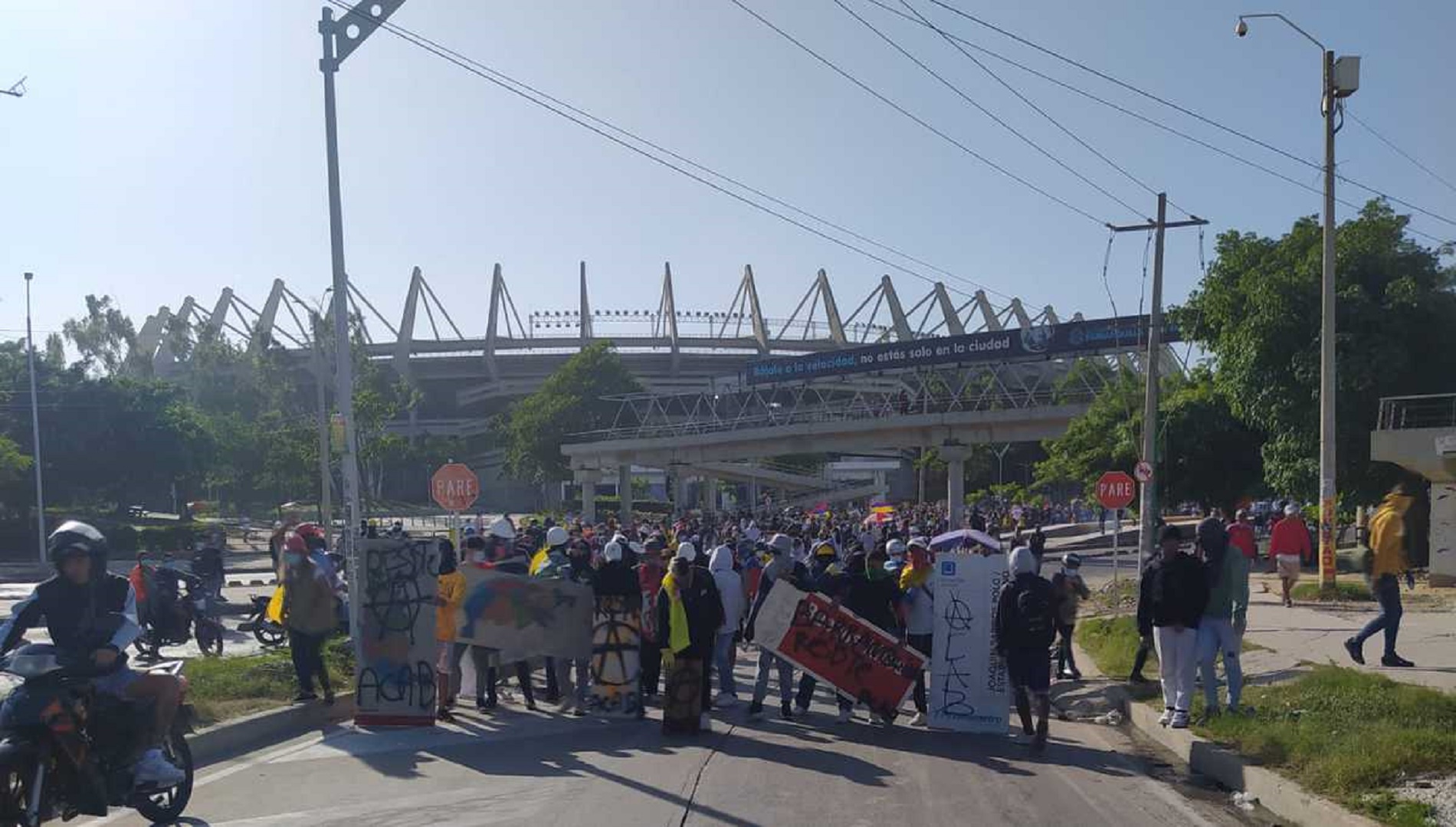 Video Barranquilla Jornada Pacífica Concluyó En Choques Con El Esmad Infobae 7186