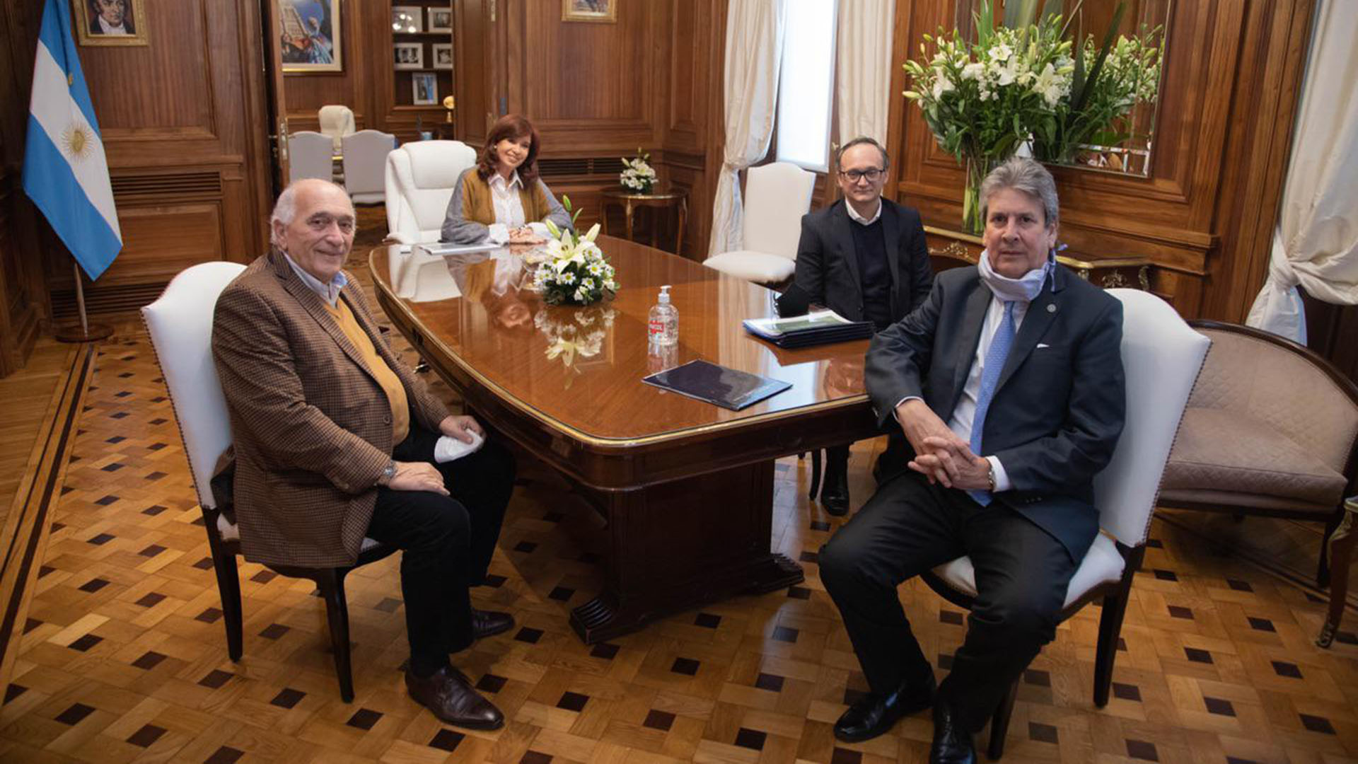 El año pasado la Vicepresidenta de la Nación, Cristina Fernández, recibió a representantes del Consejo y brindó su apoyo al proyecto para aumentar las exportaciones y el empleo. 