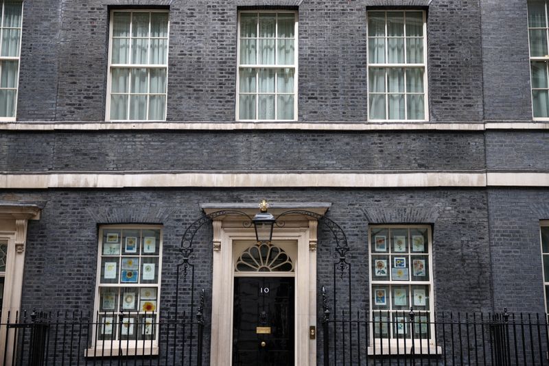 FOTO DE ARCHIVO: Vista del exterior del número 10 de Downing Street, la residecia oficial del primer ministro británico, en Londres, Reino Unido.
REUTERS/Henry Nicholls
