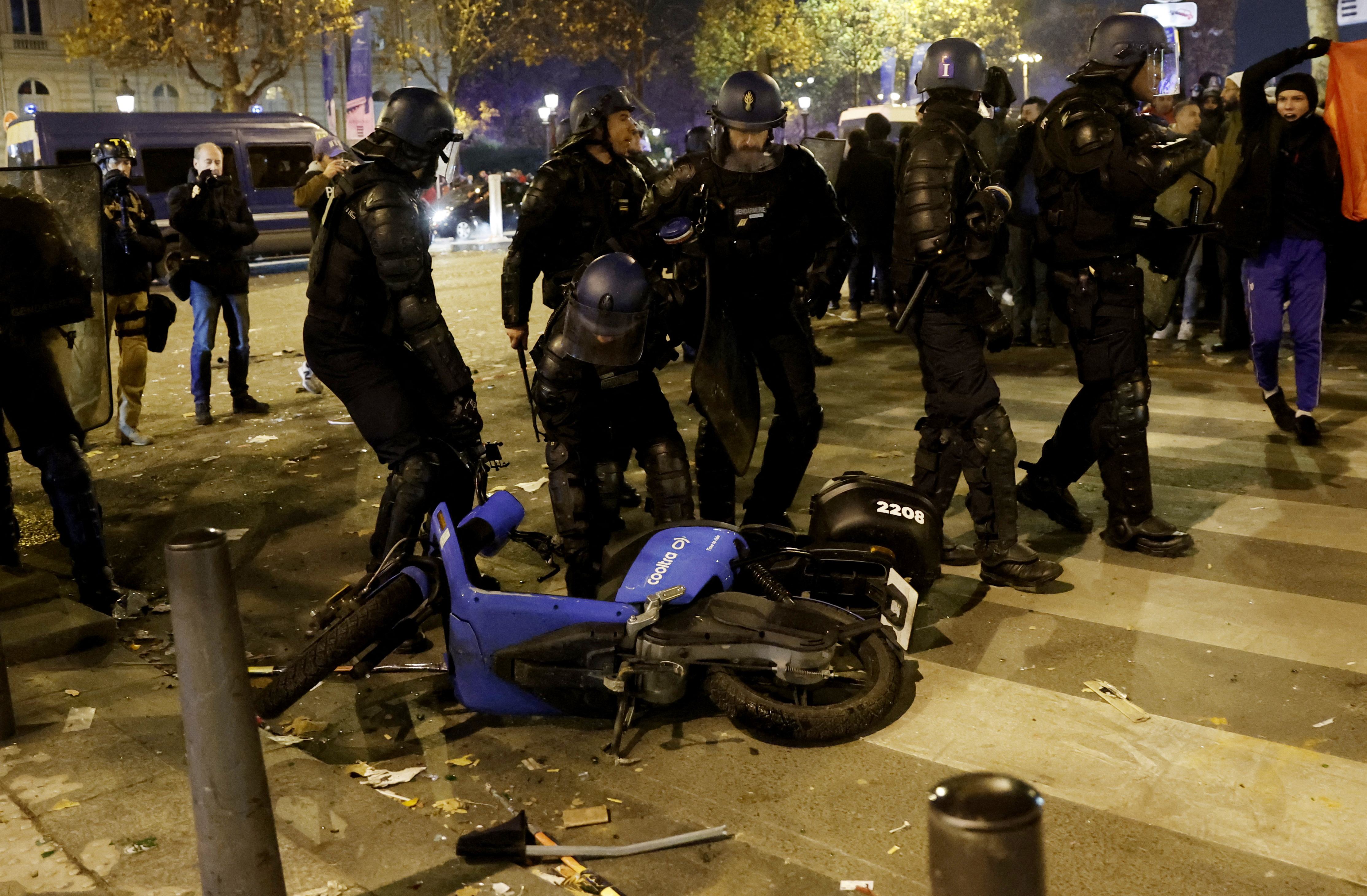 El operativo policial durante los festejos de los marroquíes (Reuters)
