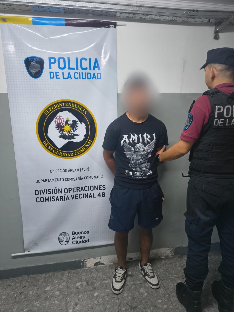 El Aston Villa del Dibu Martínez perdió 4-1 contra Arsenal y se alejó de la cima de la Premier League