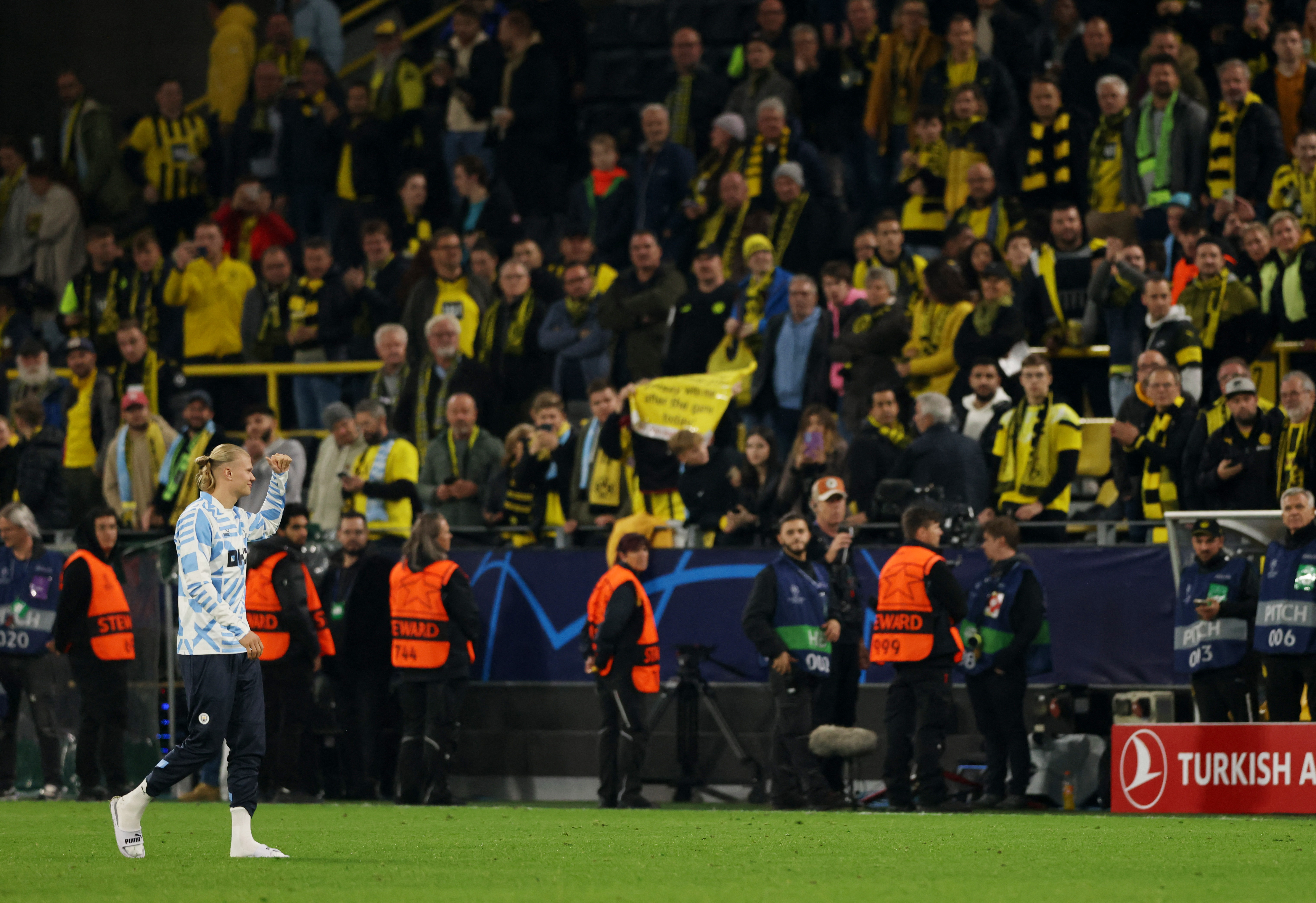 Haaland recibió la ovación del Signal Iduna Park (Foto: REUTERS)