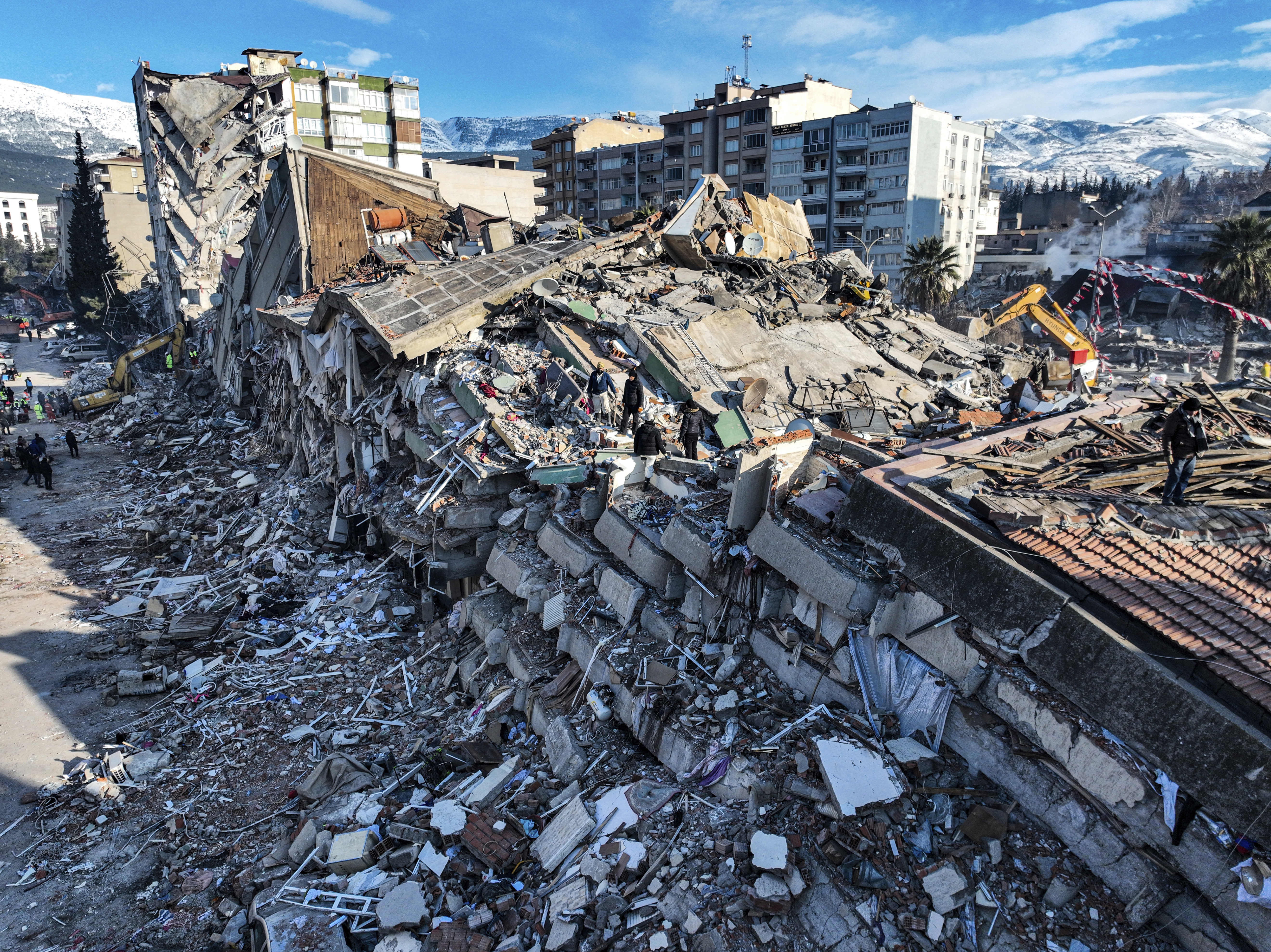 Foto aérea que muestra la destrucción en Kahramanmaras, sur de Turquía (Ahmet Akpolat/DIA vía AP)