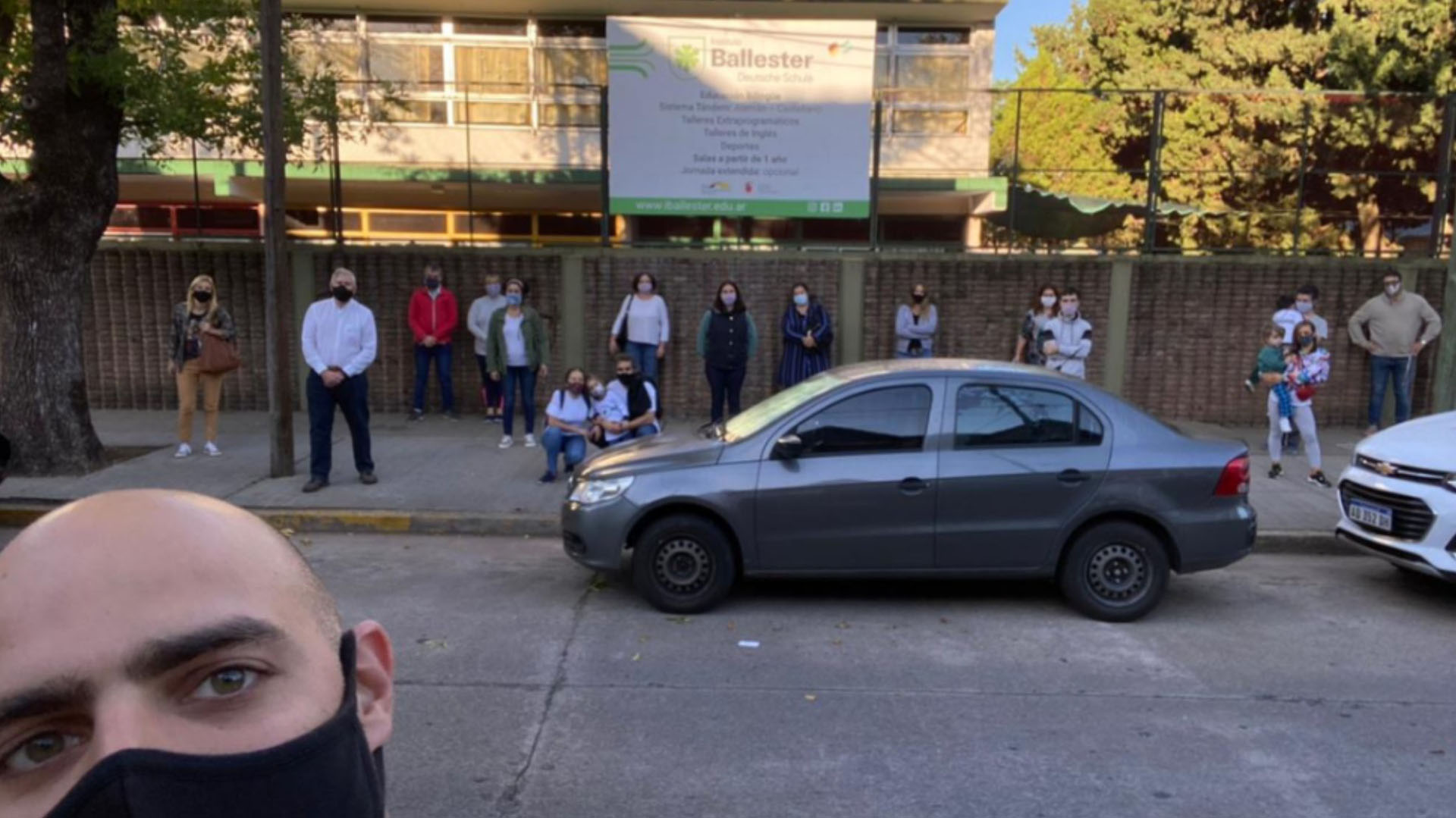 Los padres del Instituto Ballester, de San Martín, también protestaron por la suspensión de la presencialidad