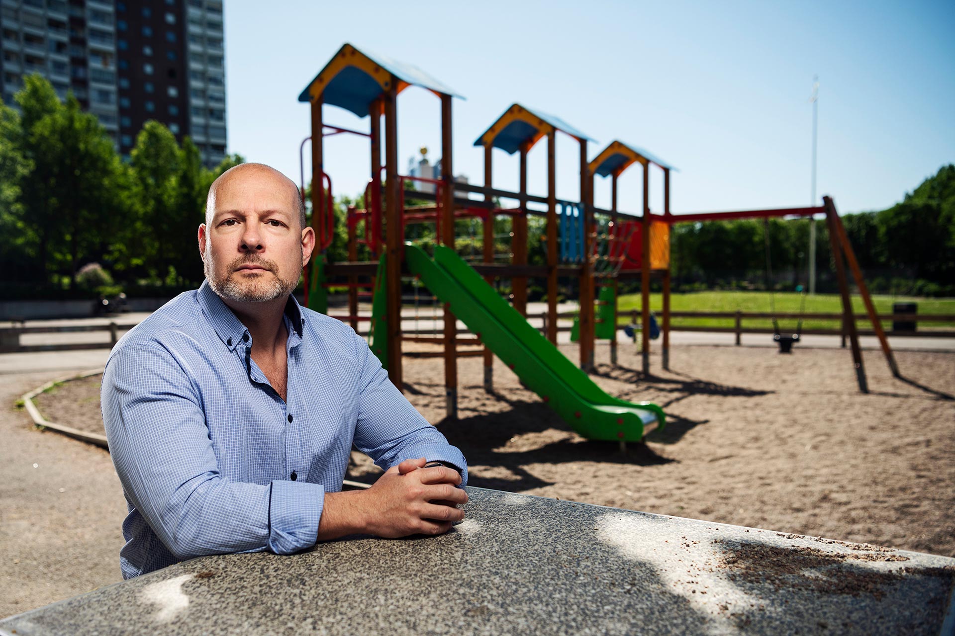 Adam Whittington, el director ejecutivo de Child Abduction Recovery International, en Taby, Suecia. Pasó más de tres meses tras las rejas en el Líbano después de una recuperación fracasada.  (NYT)