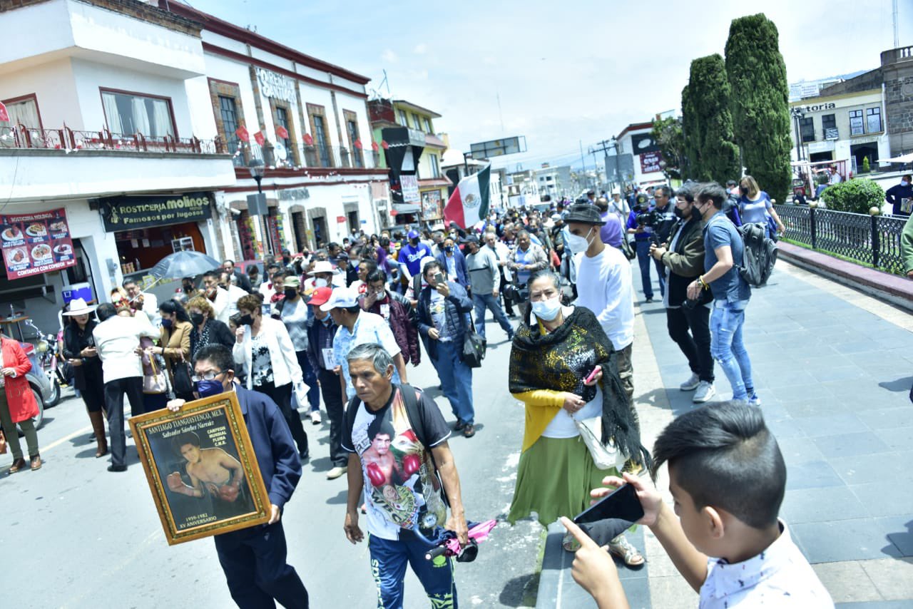 Familia, amigos, conocidos y aficionados se dan cita en el Estado de México cada 12 de agosto para recordar a Sal (Fotos: Twitter/@wbcmoro)