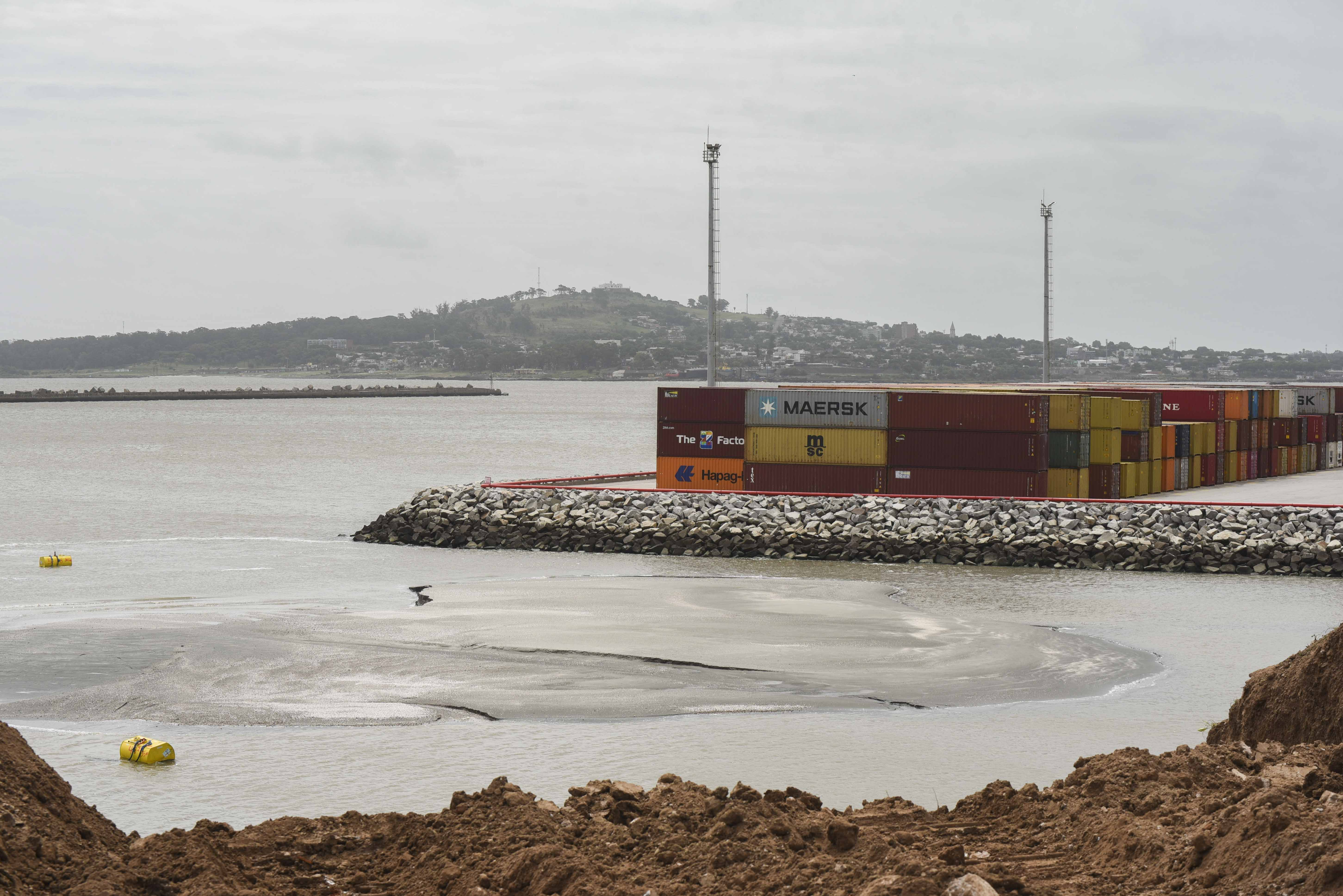 Sorpresiva autorización a un consorcio del régimen chino para hacer el dragado del puerto de Montevideo
