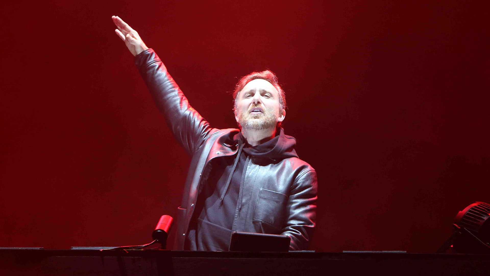 David Guetta cuenta con 2 premios Grammy, 10 nominaciones a los Grammy, 7 números 1 en el Reino Unido, más de 35.000 millones de streams globales, 50 millones de discos vendidos en todo el mundo y más de 68 millones de oyentes mensuales en Spotify