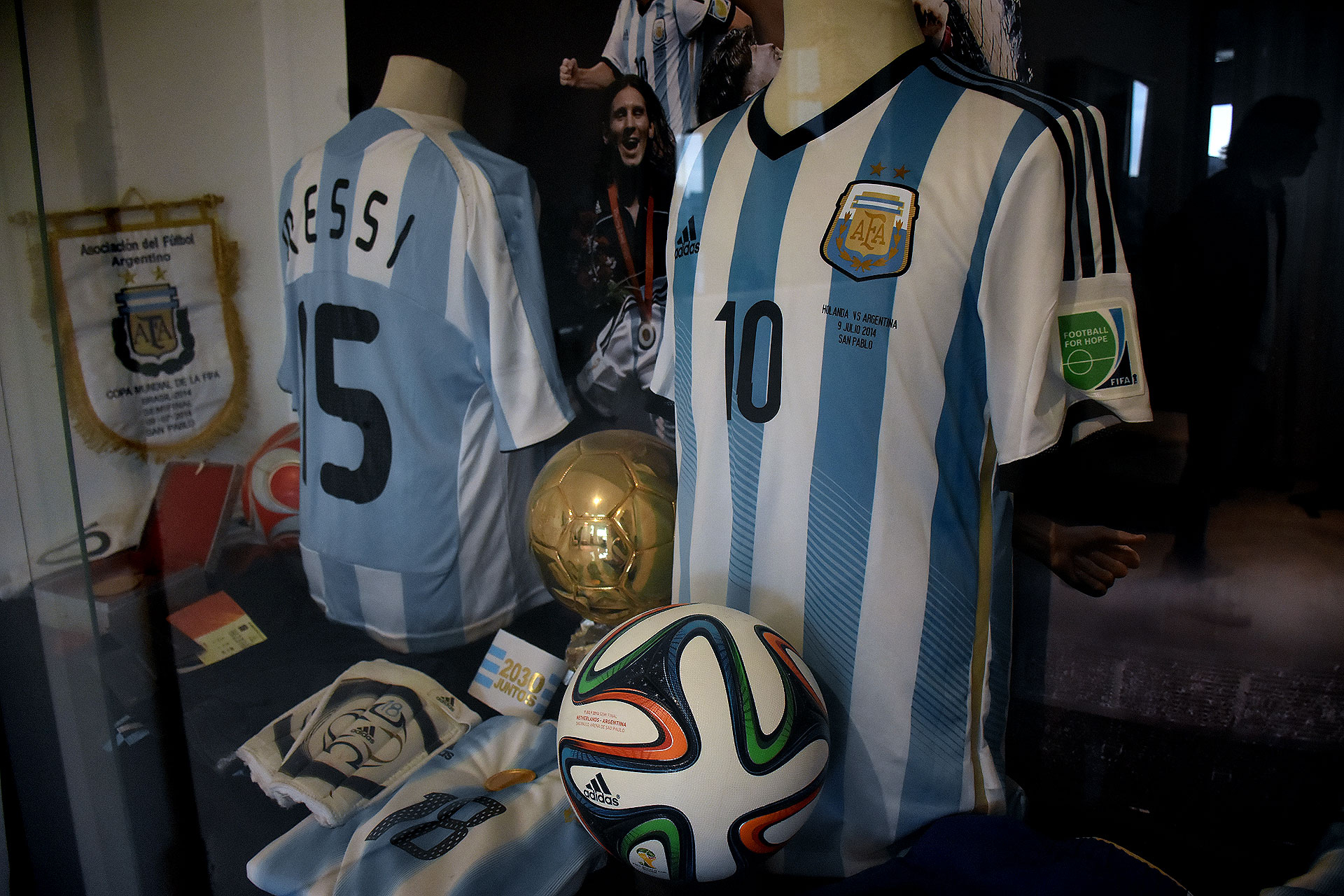 Una de las camisetas utilizadas por Lionel Messi en Brasil 2014 (Nicolas Stulberg)