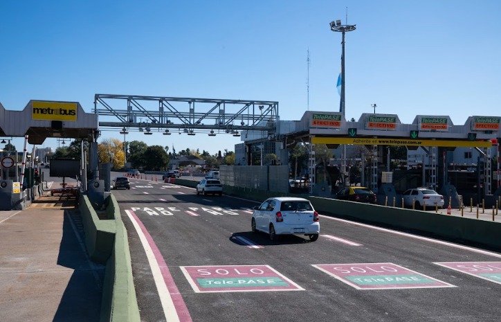 Se baj&oacute; por un desperfecto en su camioneta en plena autopista, lo atropellaron y muri&oacute;: buscan al conductor que se fug&oacute; 
