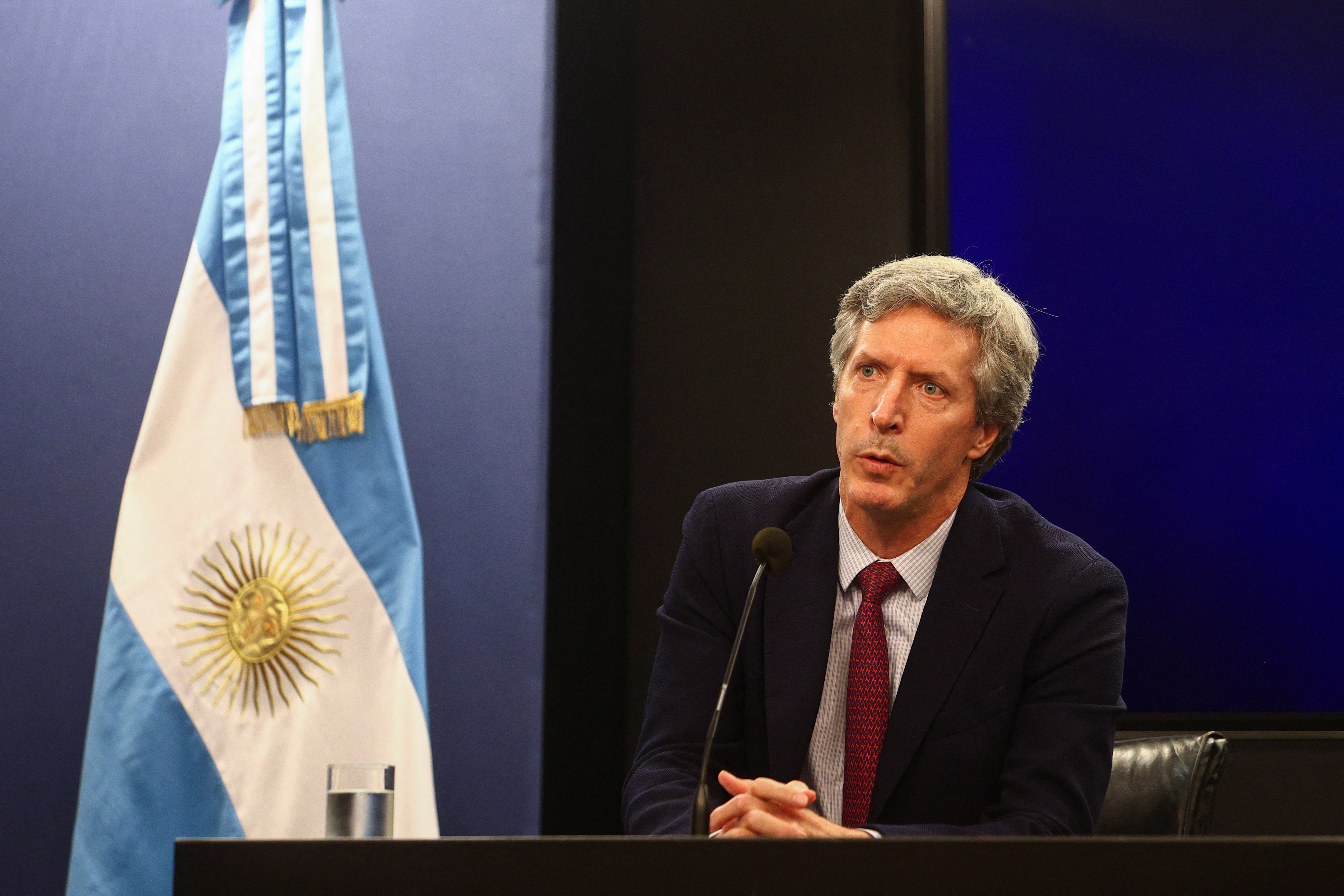 El Banco Central mantiene la intervención para absorber pesos y bajar el precio del dólar