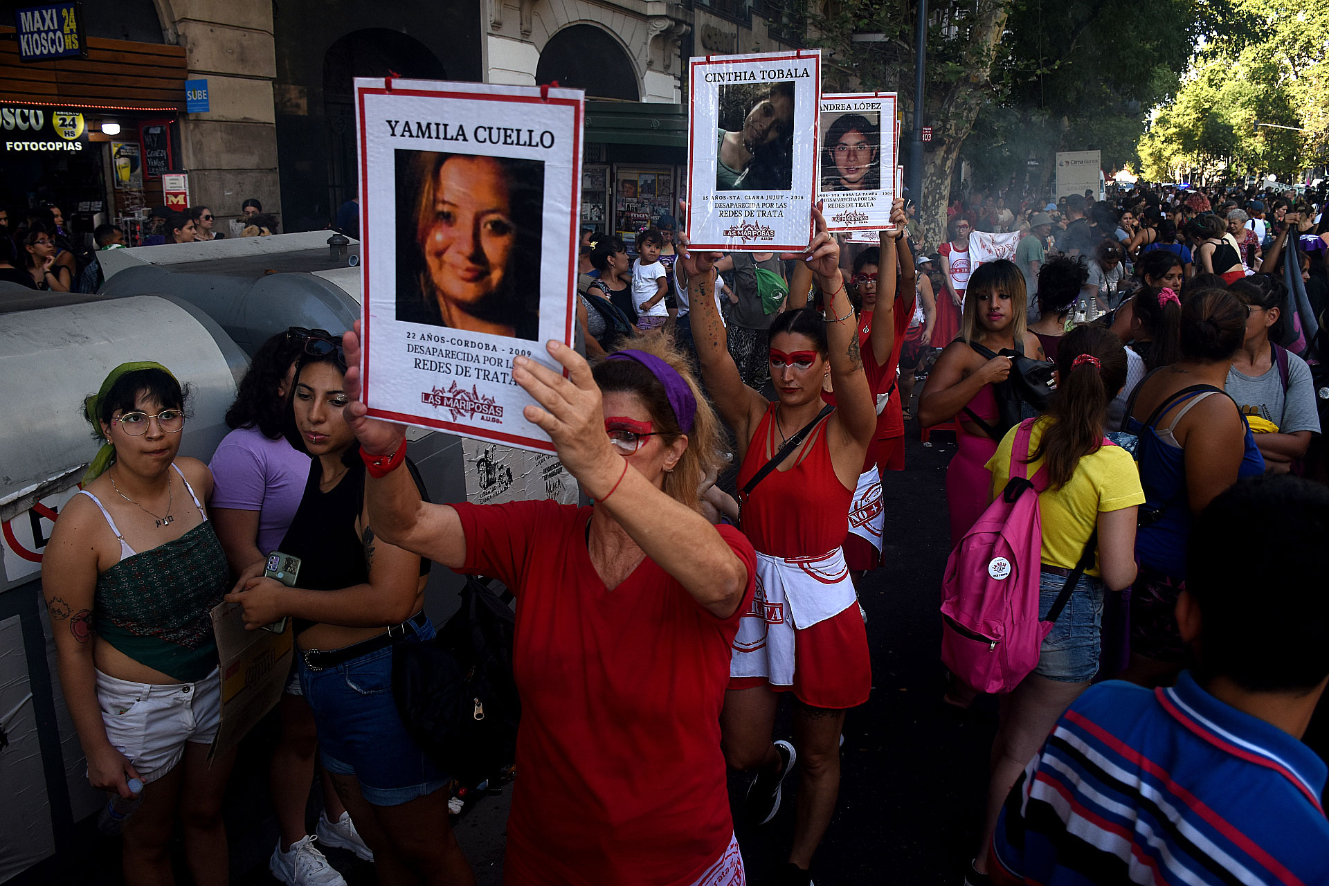 Las mujeres que asistieron a la marcha llevaron carteles con varios pedidos y consignas (Nicolás Stulberg)