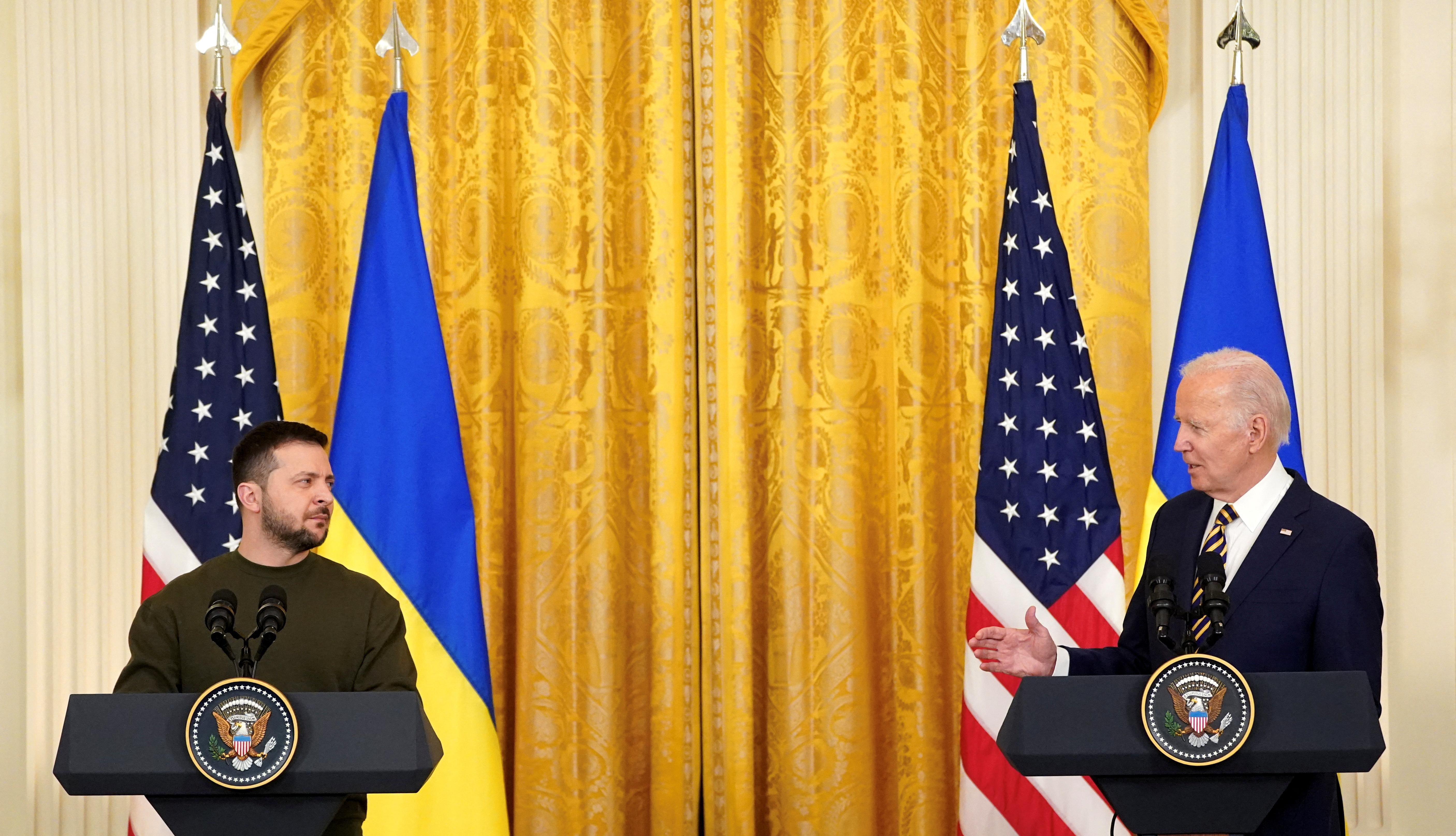 Joe Biden y Volodimir Zelensky brindaron una conferencia de prensa (REUTERS/Kevin Lamarque)