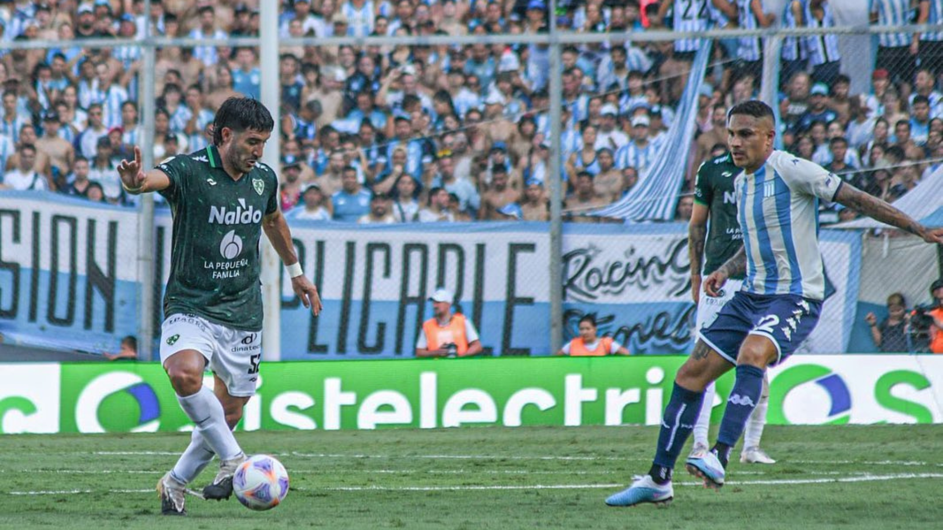 Paolo Guerrero jugó 68 minutos ante Sarmiento en su primera vez como titular en Racing. (Sarmiento)