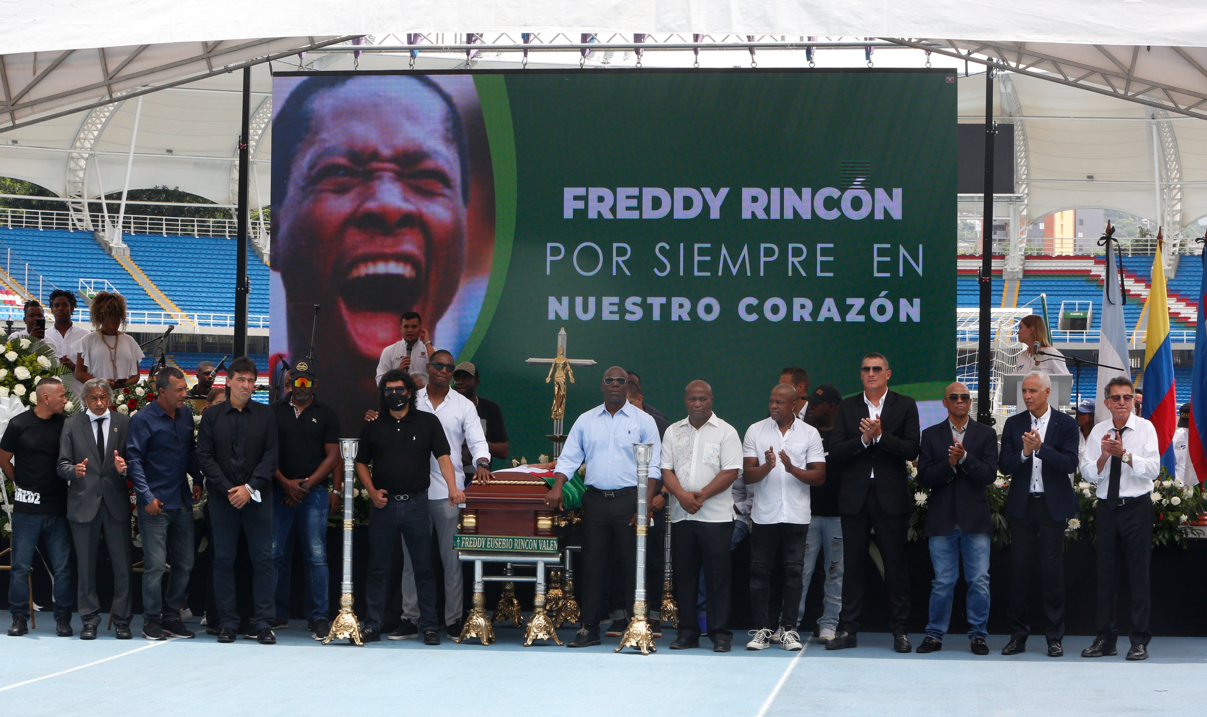 Incomum! Em pleno enterro de Freddy Rincón, fãs da América insultaram Juan Carlos Osorio