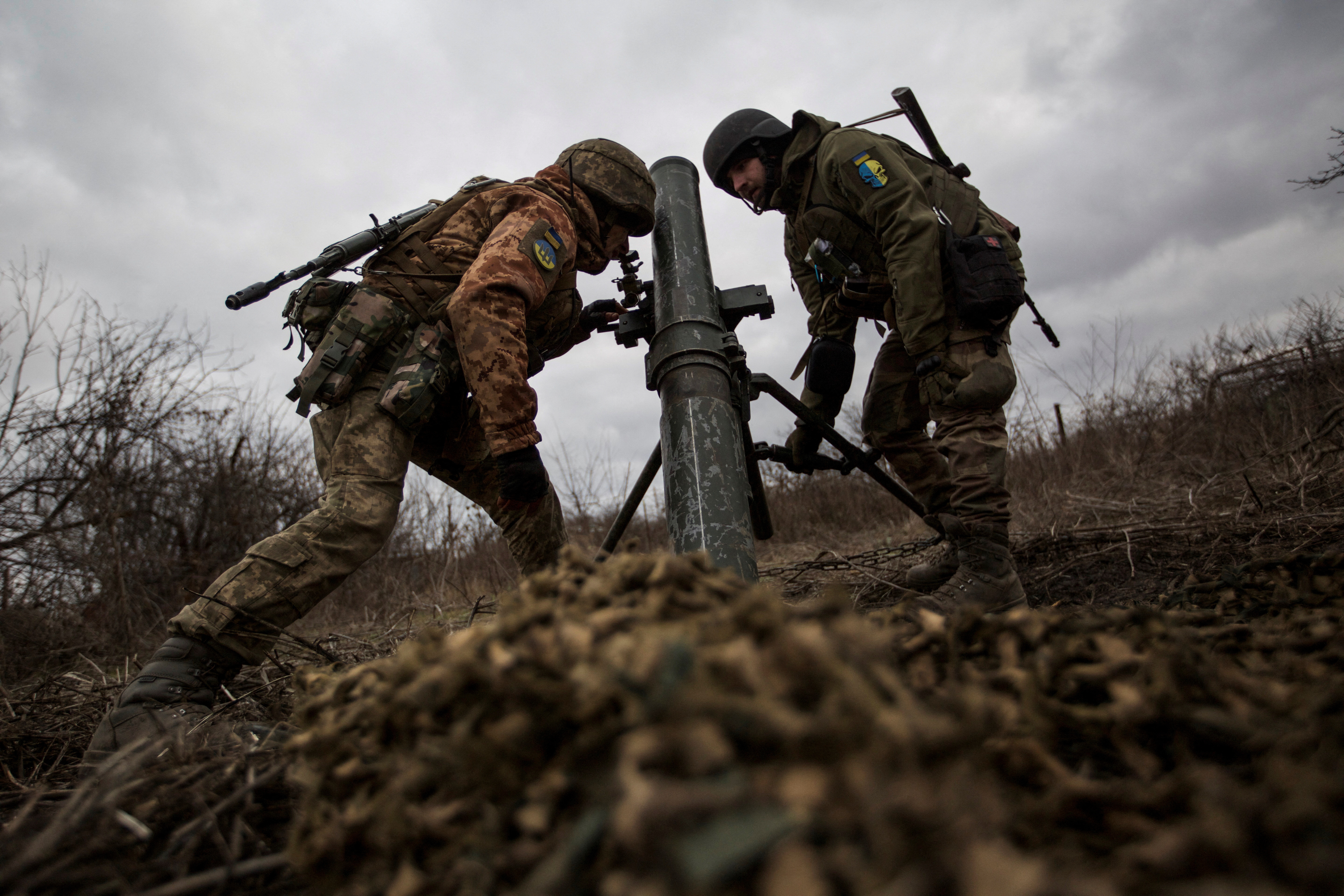 Ukrainian servicemen prepare a mortar to fire at Russian troop positions, amid Russia's attack on Ukraine, on the outskirts of Bakhmut, Donetsk region, Ukraine on December 30, 2022 (Reuters)