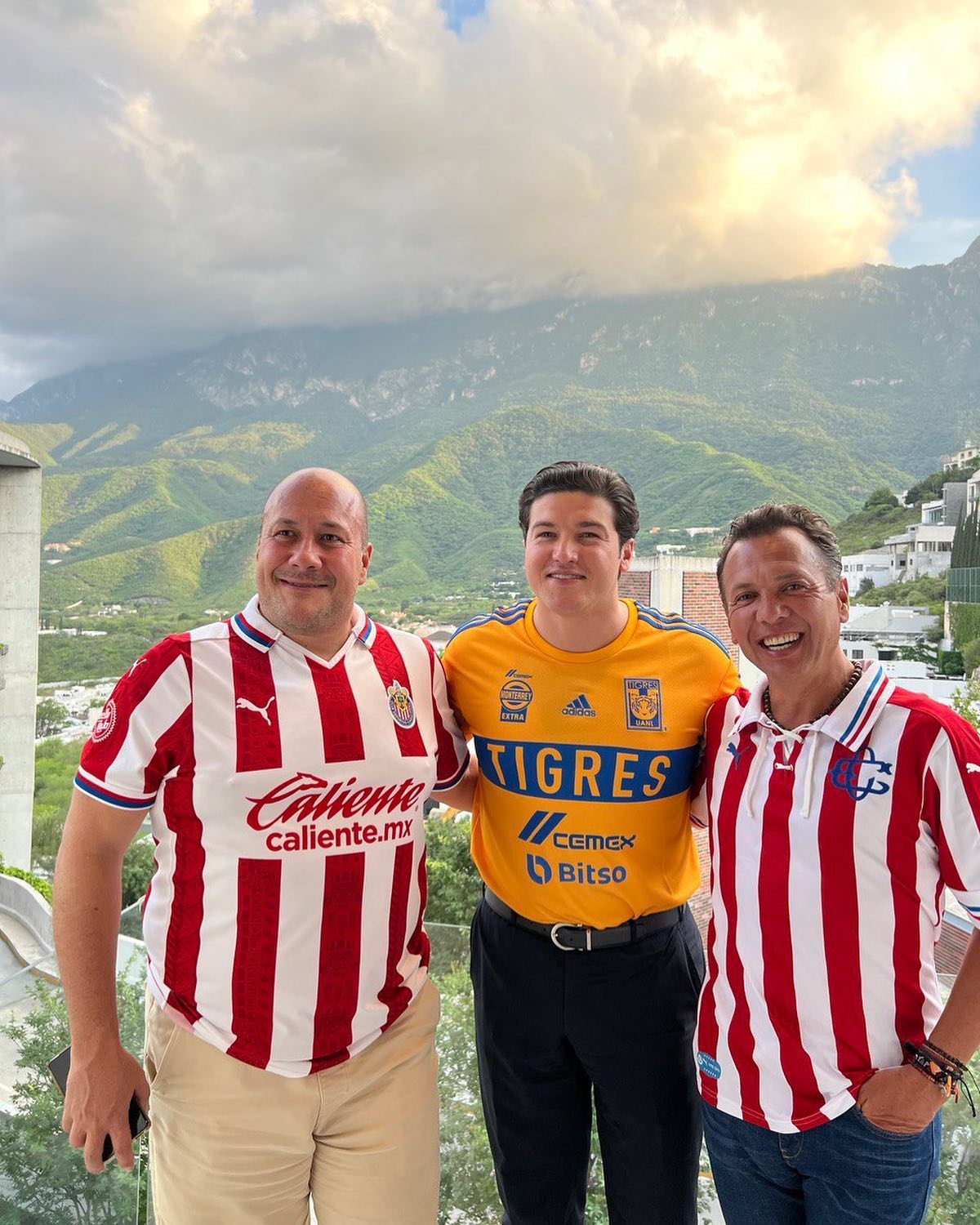 20 de julio, los memes que ha dejado el Día del Amigo: ¡Abraza al hermano  que escogiste! - Infobae, image size:1200x1500