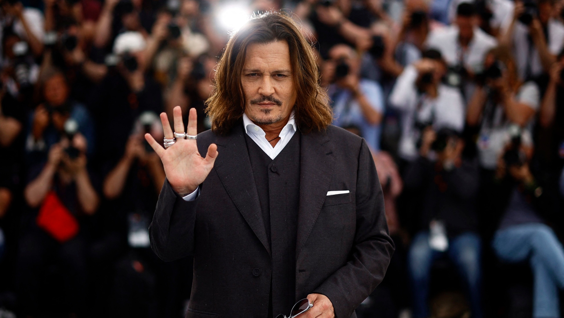 Johnny Depp regresó al Festival de Cannes y estalló en lágrimas sobre el escenario