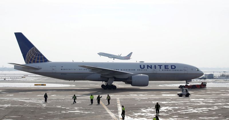 United Airlines también comenzó a adquirir SAF para sus vuelos comerciales. REUTERS/Kamil Krzaczynski