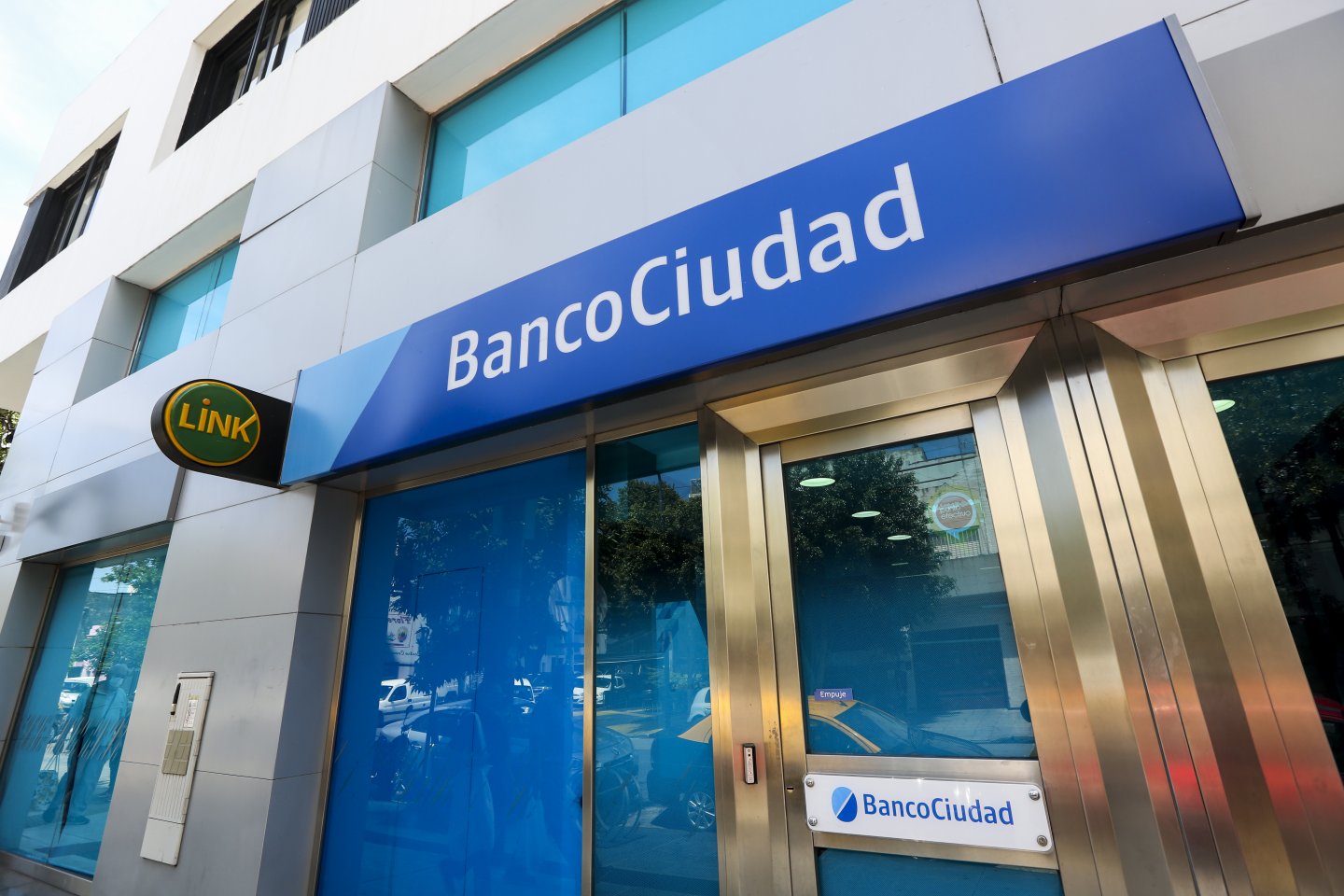 Rematan departamentos sin herederos en CABA: cu&aacute;l es el precio base, en qu&eacute; barrios est&aacute;n y c&oacute;mo participar