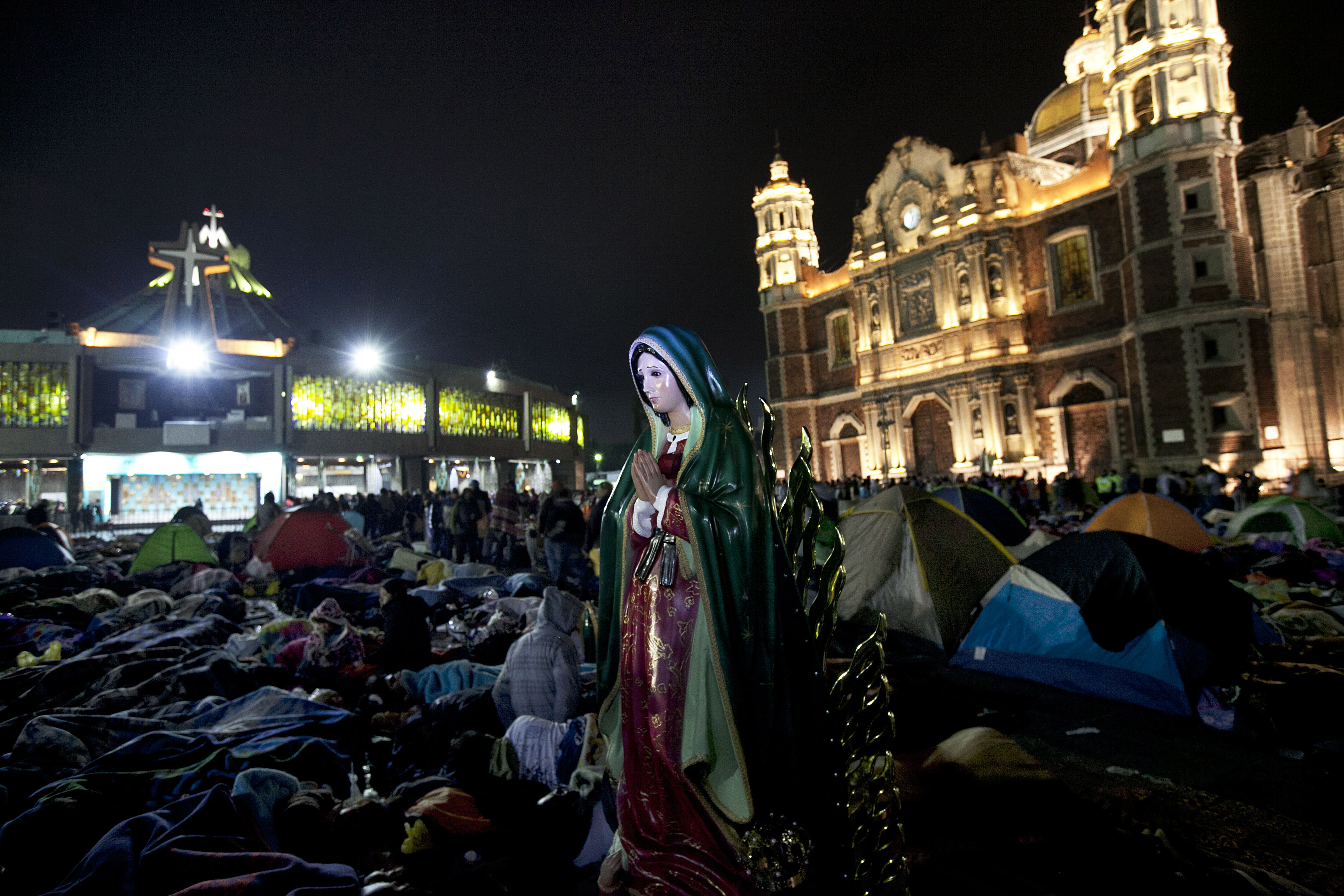 Cientos de miles de mexicanos peregrinan al santuario de la Virgen de Guadalupe, este 2022 comenzaron a llegar desde el pasado 1 de diciembre. (AP Foto/Marco Ugarte, Archivo)
