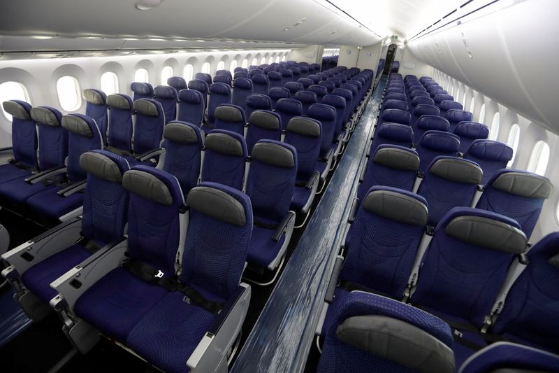 Ceci Flores relató que su celular fue robado por una persona con quien compartía un vuelo de Guadalajara a CDMX. (REUTERS/Luis Cortes)