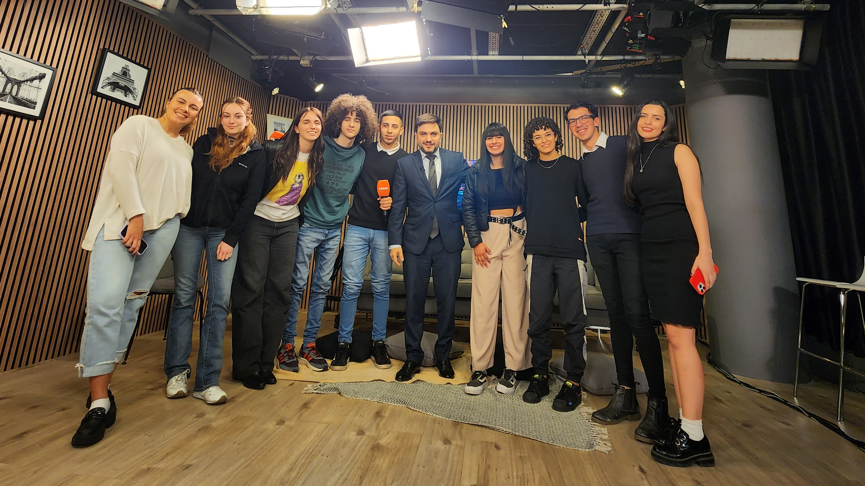 De de izquierda a derecha. Martina Wachs, Lucía Sánchez, Virginia Santeusanio, Melvin Stal, Fausto Fernández, Ramiro Marra, Julieta Mamani, Malena Ventrice, Felipe Aquino y Micaela Maidana.