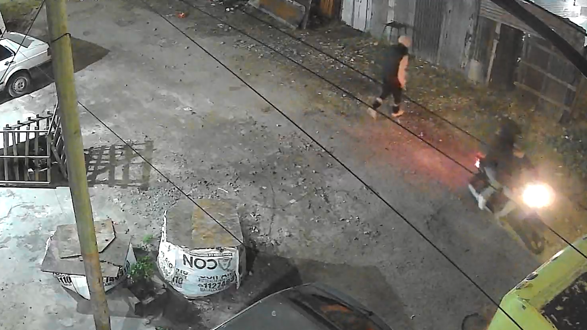 Fueron a reclamar que dejaran de vender droga en el barrio y los atacaron a tiros: un joven muri&oacute; y otro result&oacute; herido en Lan&uacute;s
