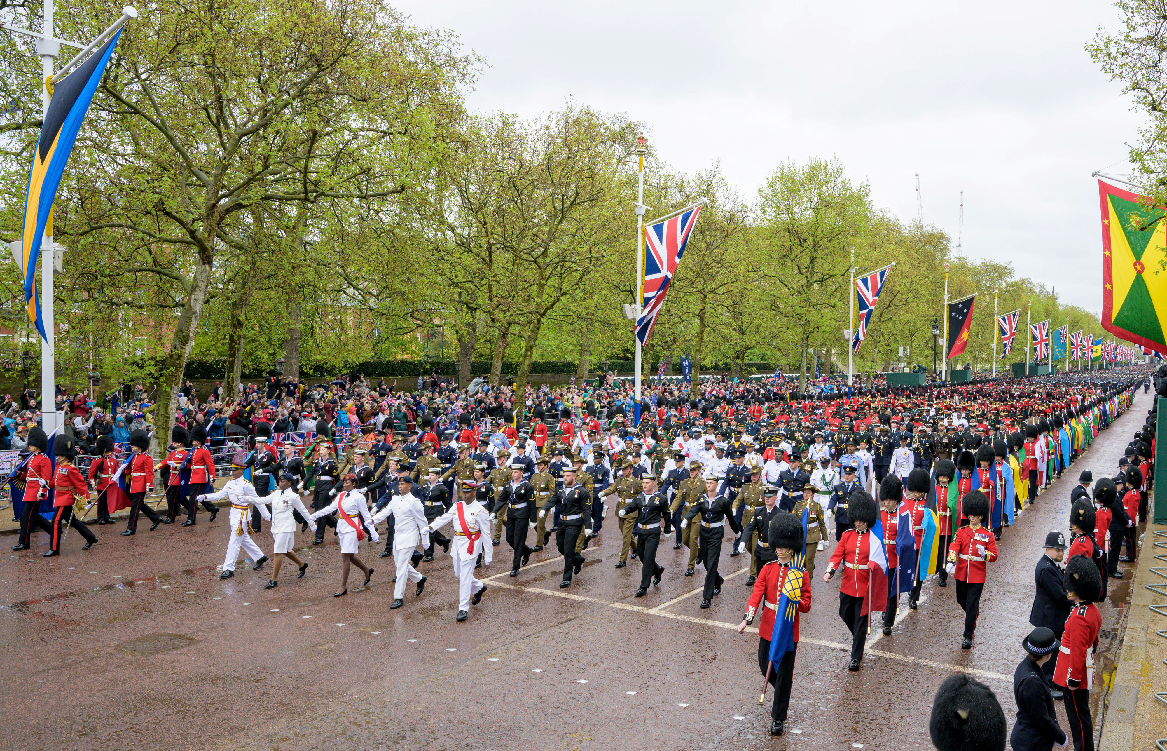 Las tropas marchan en la procesión el día de la ceremonia de coronación del rey Carlos de Gran Bretaña, en Londres. Anthony Upton/Pool vía REUTERS
